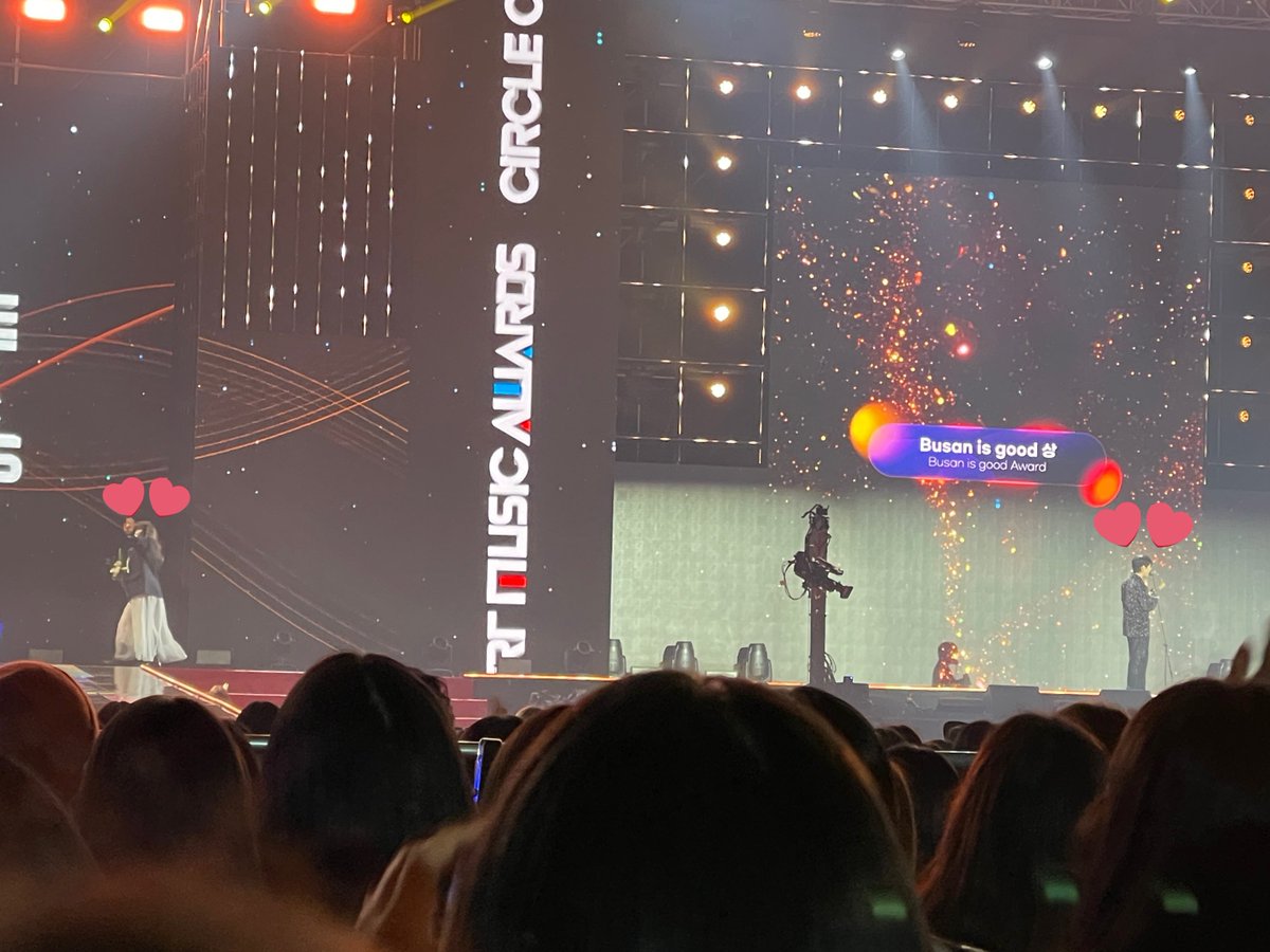 mieum82's tweet photo. ��� 악뮤 개웃겨 ㅠㅠ
오빠 수상소감하는데 걍 들어갔음 ㅠㅠ https://t.co/3cHJanTULW
