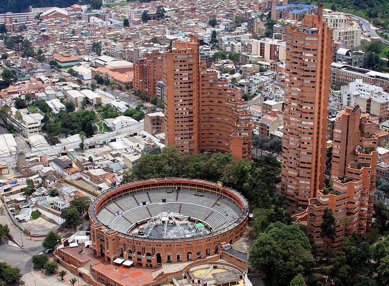 fjaranguren's tweet photo. Las Torres del Parque. Rogelio Salmona (1970). Bogotá (Colombia). 
#Miercolesenladrillado https://t.co/qunqzbgaJj