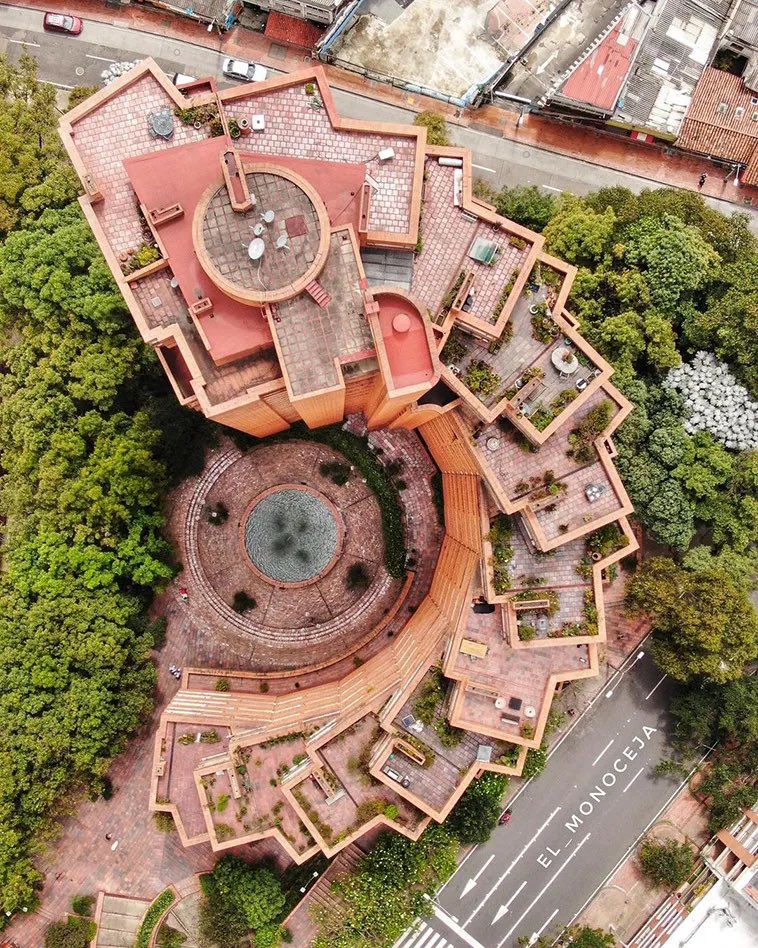 fjaranguren's tweet photo. Las Torres del Parque. Rogelio Salmona (1970). Bogotá (Colombia). 
#Miercolesenladrillado https://t.co/qunqzbgaJj