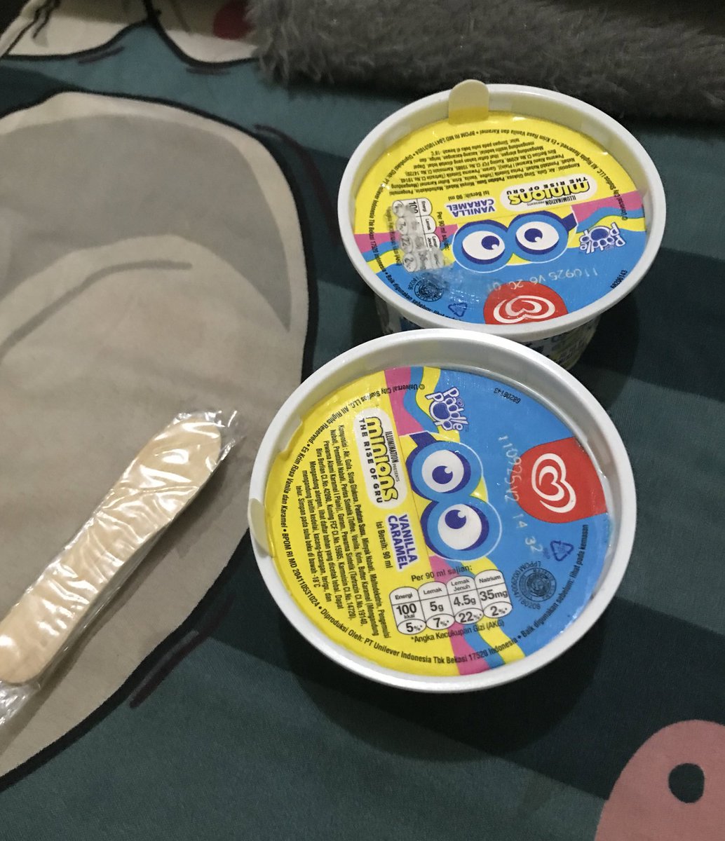 kemaren pas gue pulang kerja emg posisinya lg pusing banget, tp dia tbtb pulang kerja bawain gue ini. trus dia juga kaya happy gitu, padahal gue tau dia juga cape banget sama kerjaannya itu🥺🥺 btw ini eskrim kesukaan guee, apalagi gua addict banget sama minions💗