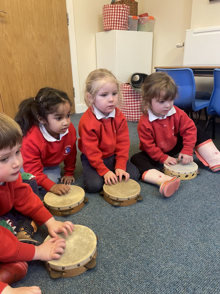 DuchalN's tweet photo. 🏔️ watercolour painting 🖼️ inspired by local artist Tom Shanks 👨‍🎨 and music and movement using tambourine rhythm 🎶 #earlyyearsexpressive #confidentindividuals #creativity https://t.co/1K0cwxaOiE