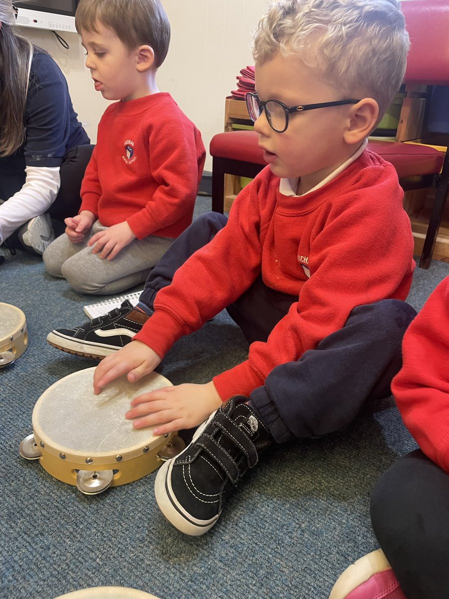 DuchalN's tweet photo. 🏔️ watercolour painting 🖼️ inspired by local artist Tom Shanks 👨‍🎨 and music and movement using tambourine rhythm 🎶 #earlyyearsexpressive #confidentindividuals #creativity https://t.co/1K0cwxaOiE