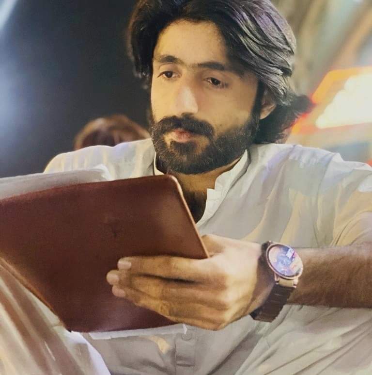 avdalqadeer's tweet photo. پرامن احتجاج ہر شہری کا حق ہے مگر اسی کے پاداش میں آفشین بلوچ،نصیب بلوچ،کامران بلوچ ،اسماعیل بلوچ, جاوید بلوچ سمیت سینکڑوں افراد اس وقت غیر انسانی طریقے سے اٹھائے گئے ہیں جن میں سے کچھ پولیس تھانے میں ظاہر کیے گئے ہیں جبکہ دیگر کو تاحال لاپتہ رکھا گیا ہے
#IStandWithBalochMarch https://t.co/guHvRK7z5n