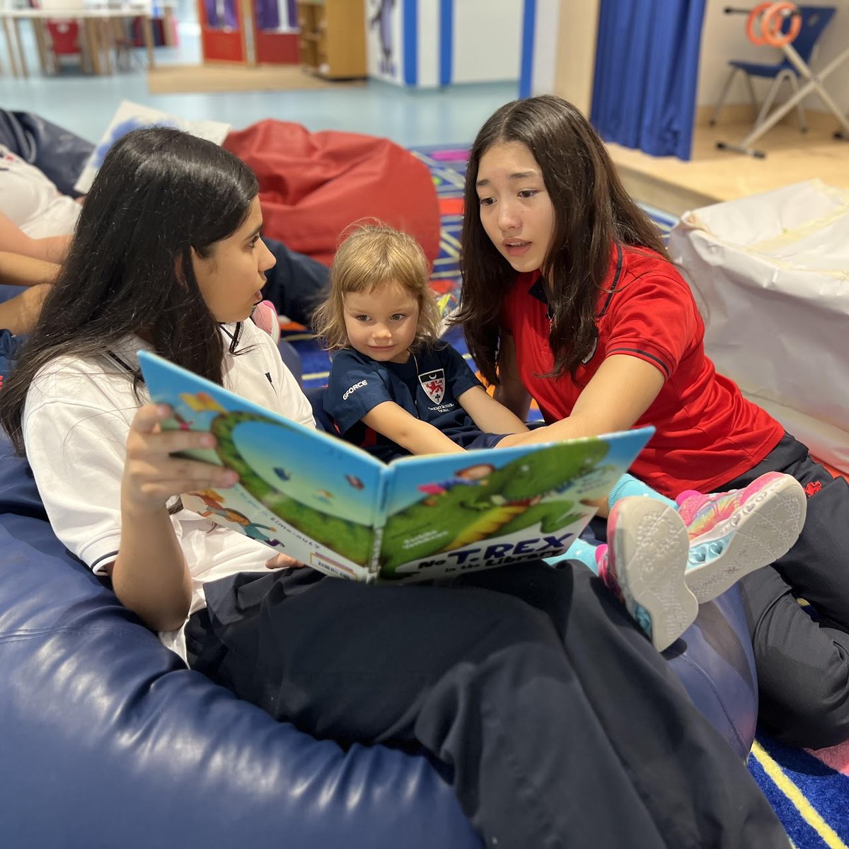 DwightSchoolDXB's tweet photo. Our Grade 8 students have been sharing their love of reading with our KG1 and KG2 students during their Reading Buddy sessions.
#SparkOfGenius #DwightSchoolDubai #IB #DwightDifference https://t.co/gpTPE0ovvg
