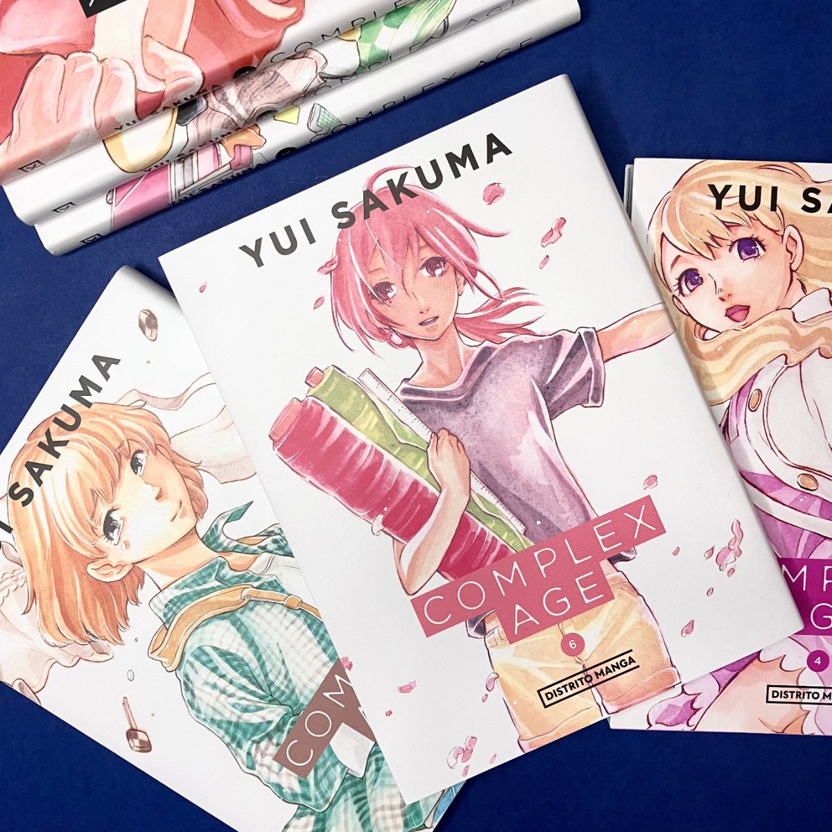 distritomangaED's tweet photo. Y con el tomo 6 de #ComplexAge, nos despedimos de una de los primeros títulos que empezamos a publicar en #DistritoManga. 😢
#YuiSakuma #cosplay #otaku #manga #seinen #cosplayer #penguinlibros #penguincomics https://t.co/maWRZlEDxz