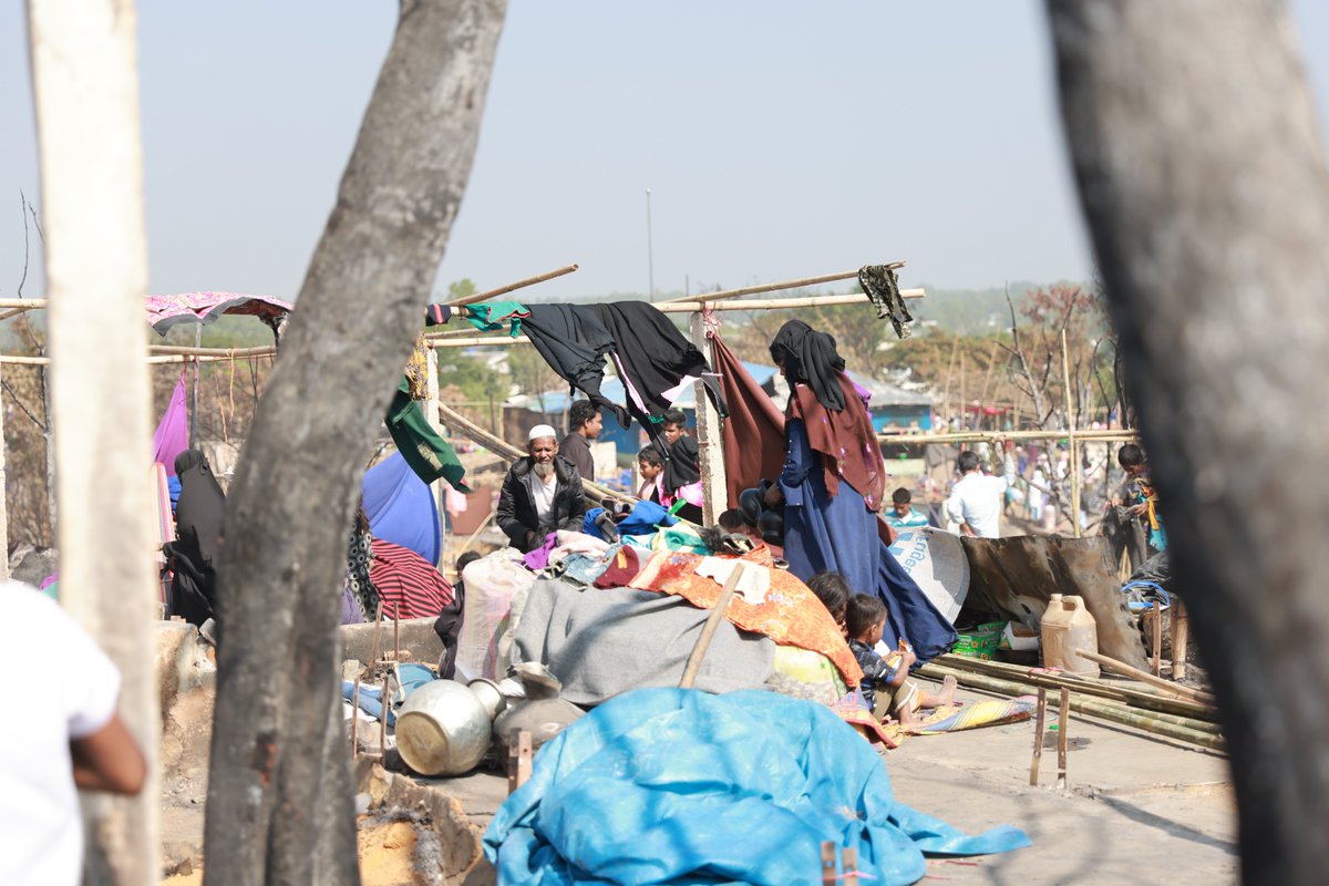 UNFPABangladesh's tweet photo. Responding to the devastating fire in #Rohingya Camp 5, impacting over 5000 refugees - @UNFPA and partners are on the ground, prioritizing #ReproductiveHealthServices and #GBV prevention for affected women and girls.
Essential kits distributed include MAMA kits & dignity kits. https://t.co/pHL3TeOEqb