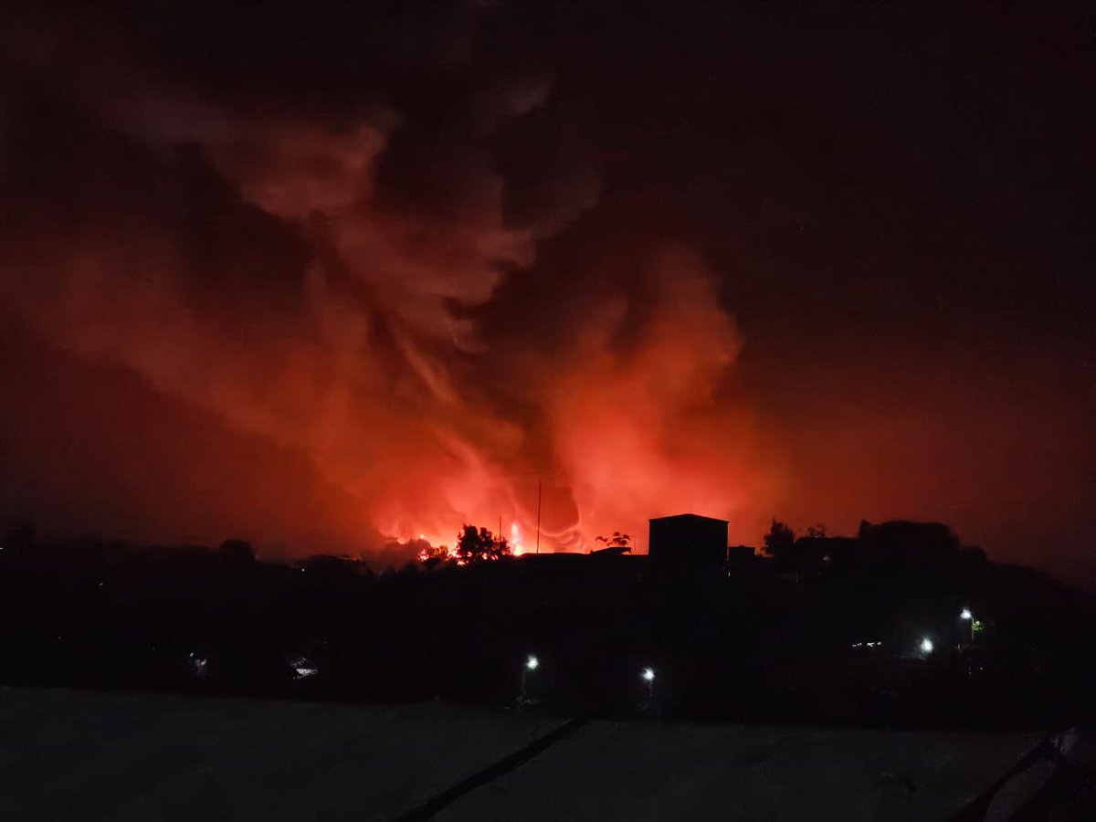 UNFPABangladesh's tweet photo. Responding to the devastating fire in #Rohingya Camp 5, impacting over 5000 refugees - @UNFPA and partners are on the ground, prioritizing #ReproductiveHealthServices and #GBV prevention for affected women and girls.
Essential kits distributed include MAMA kits & dignity kits. https://t.co/pHL3TeOEqb