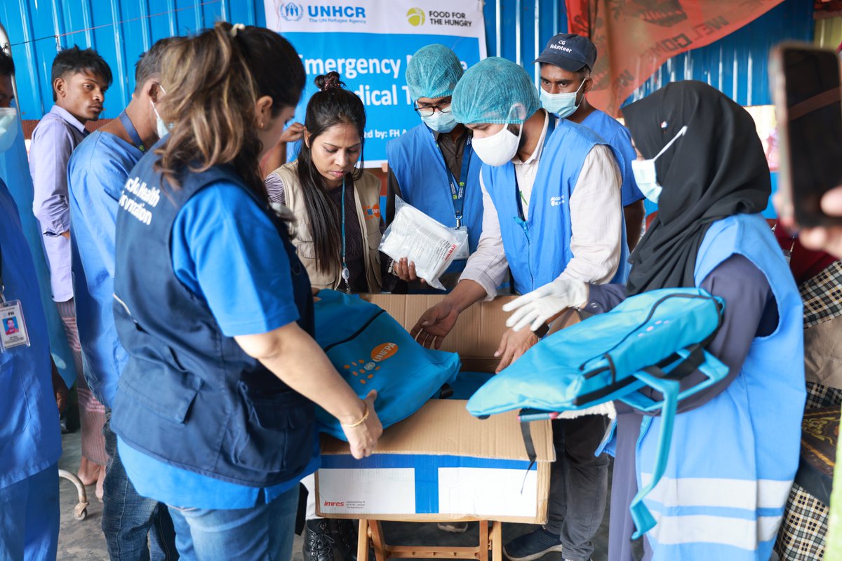 UNFPABangladesh's tweet photo. Responding to the devastating fire in #Rohingya Camp 5, impacting over 5000 refugees - @UNFPA and partners are on the ground, prioritizing #ReproductiveHealthServices and #GBV prevention for affected women and girls.
Essential kits distributed include MAMA kits & dignity kits. https://t.co/pHL3TeOEqb