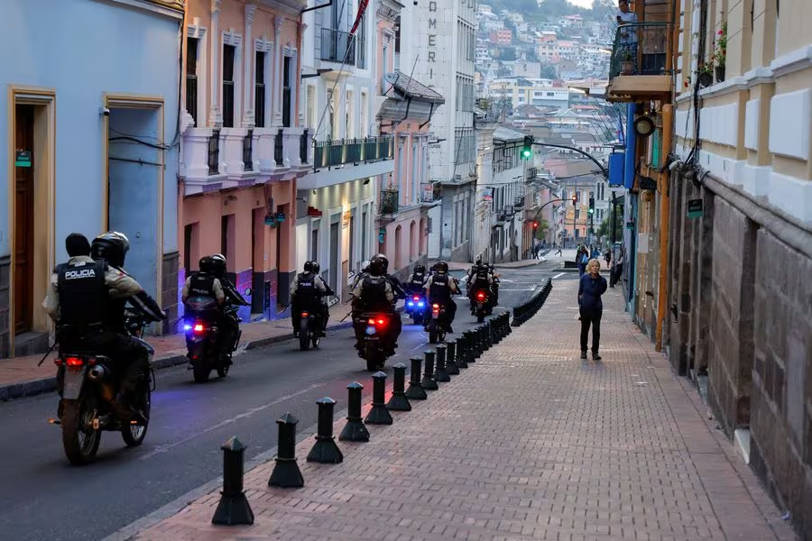 latercera's tweet photo. 🇺🇸🇪🇨Estados Unidos ofrece “brindar asistencia al gobierno ecuatoriano” ante crisis de seguridad https://t.co/hoRVSkyplo https://t.co/BfeQkUelNF