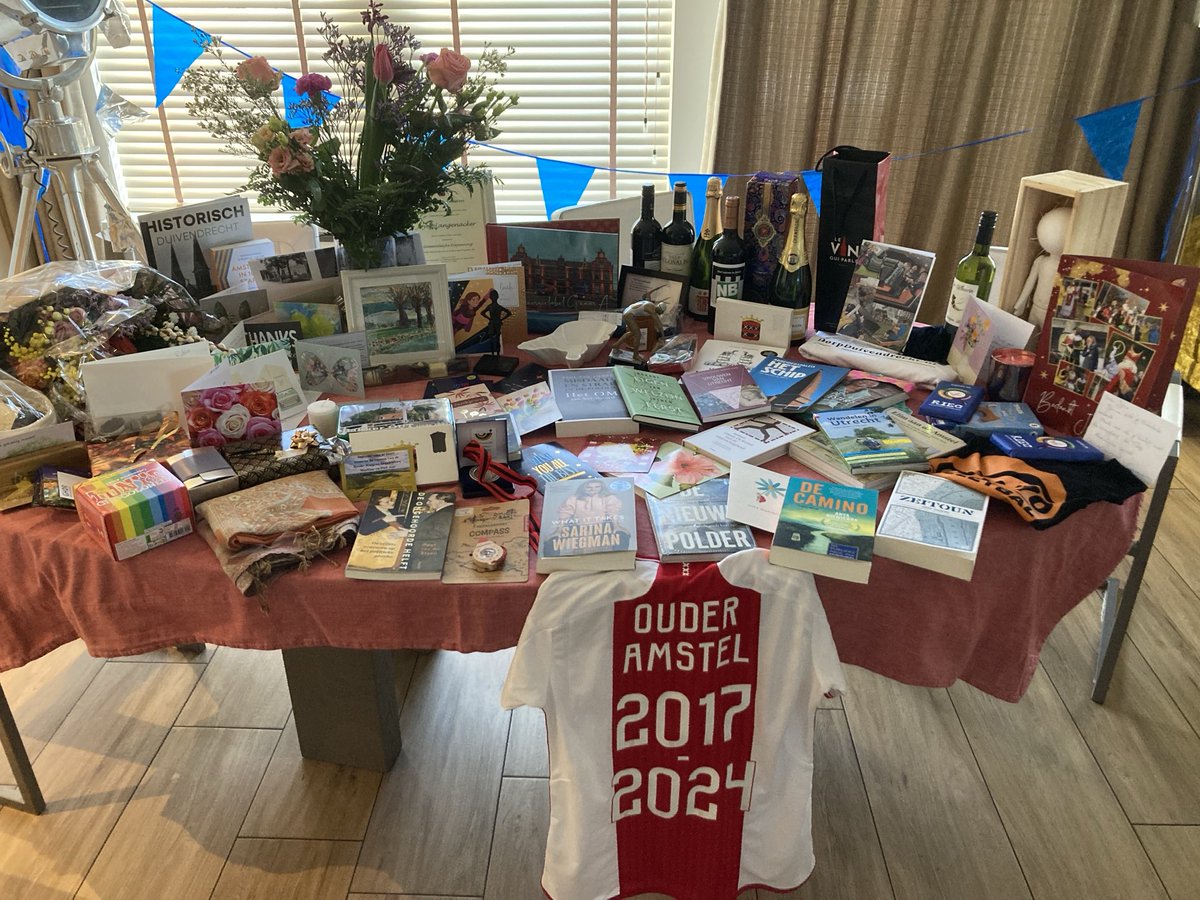 Joyce Langenacker (@jlangenacker) on Twitter photo Lieve mensen, het zit erop in <a href="/Ouder_Amstel/">Gem. Ouder-Amstel</a>. Ik ben ongelofelijk verwend en verrast met zoveel mooie woorden, fijn weerzien en ontzettend veel kado’s. Dank jullie wel! Ik ga met een brede glimlach en ook pijn in het hart een nieuwe stap zetten naar Zeist 🙏🖖❤️ Lieve mensen, het zit erop in <a href="/Ouder_Amstel/">Gem. Ouder-Amstel</a>. Ik ben ongelofelijk verwend en verrast met zoveel mooie woorden, fijn weerzien en ontzettend veel kado’s. Dank jullie wel! Ik ga met een brede glimlach en ook pijn in het hart een nieuwe stap zetten naar Zeist 🙏🖖❤️