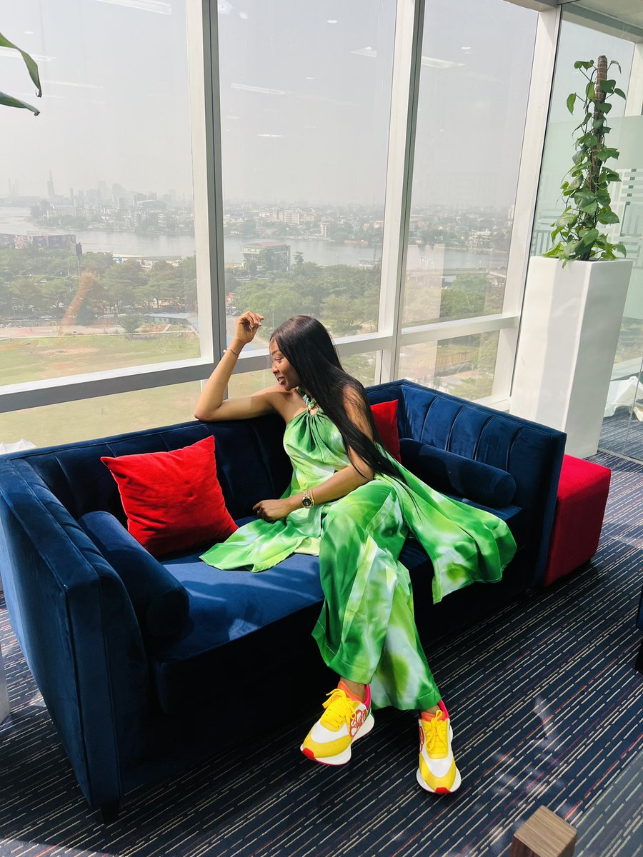 ZikaTre's tweet photo. It’s my birthday today and all I can say is God is good and kind to me. 

Which of His many gifts can I deny? 

Thank you Lord!!!

Cheers to another year of me embracing the beauty of growing older and the opportunities that lie ahead. 🥂 

Happy Birhday to a special girl! 🥳❤️ https://t.co/EiL2CQMk67