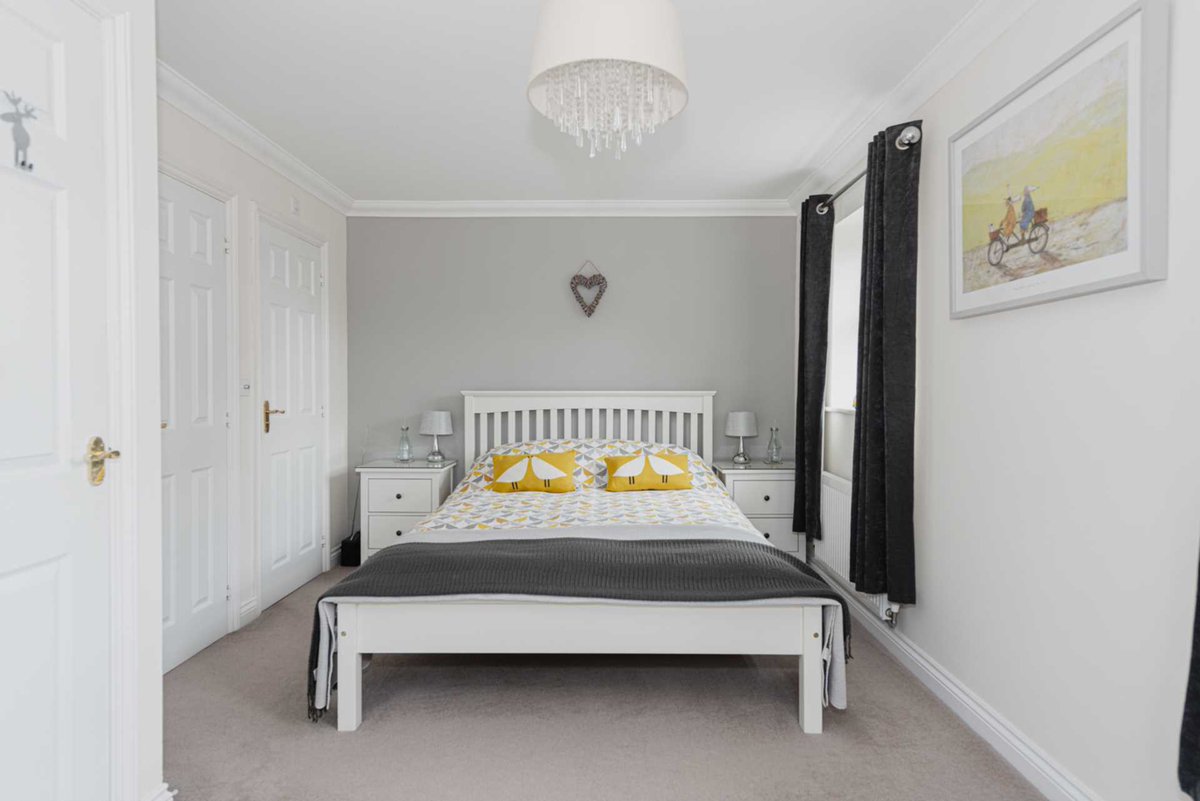 PA_Lettings's tweet photo. Our *LETTING OF THE WEEK*

Livingstone Park, Epsom £2,700pcm

** LARGE TOWN HOUSE **The Personal Agent are pleased to offer this beautiful family town house located towards the end of a cul-de-sac in the heart of the highly desirable Livingstone Park. 

https://t.co/p0M0Jj2tpZ https://t.co/JKZMBGmDUY