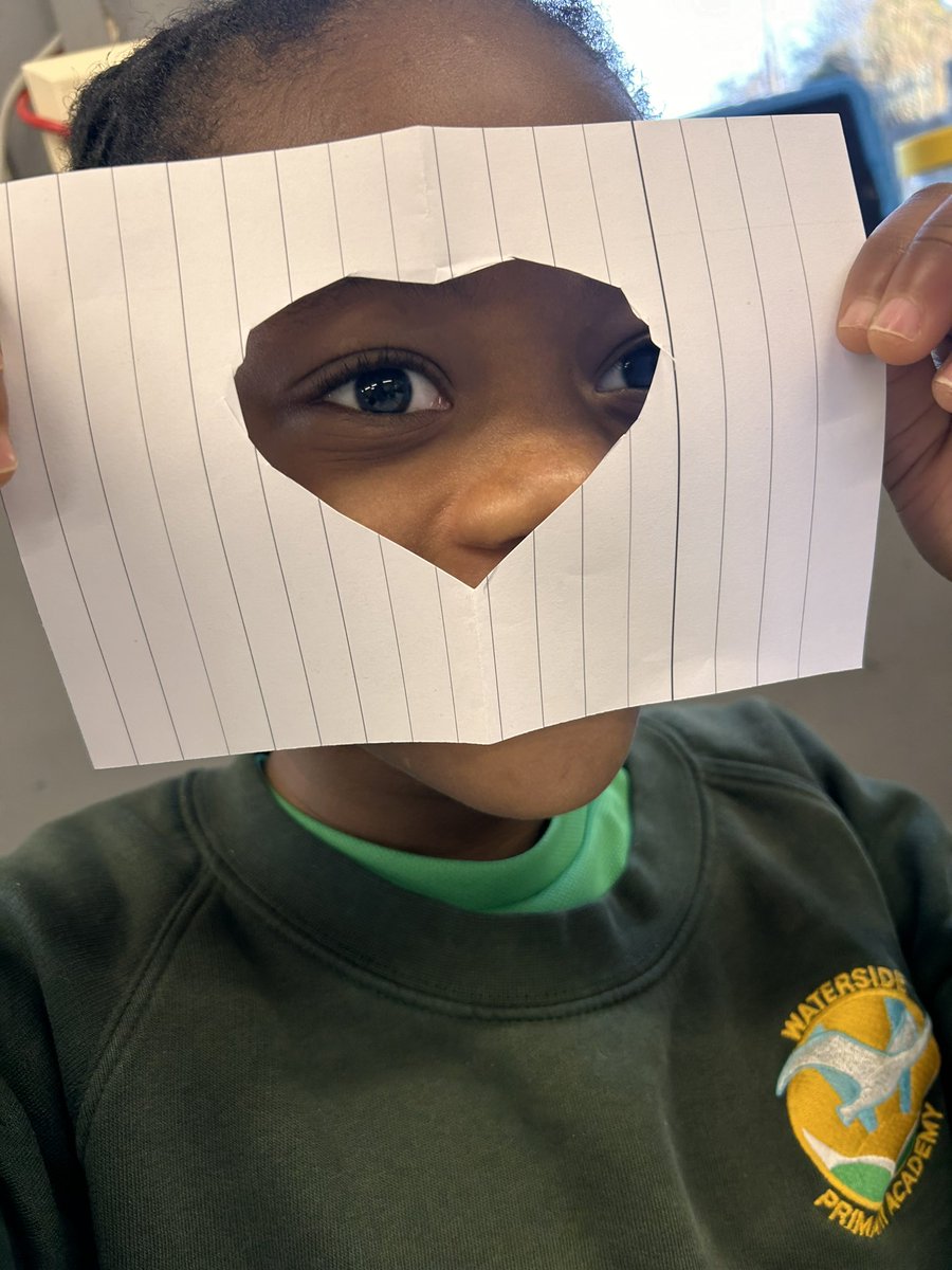 Misbourne_WPA's tweet image. Working on lines of symmetry this morning during maths! #WatersideMaths 💚