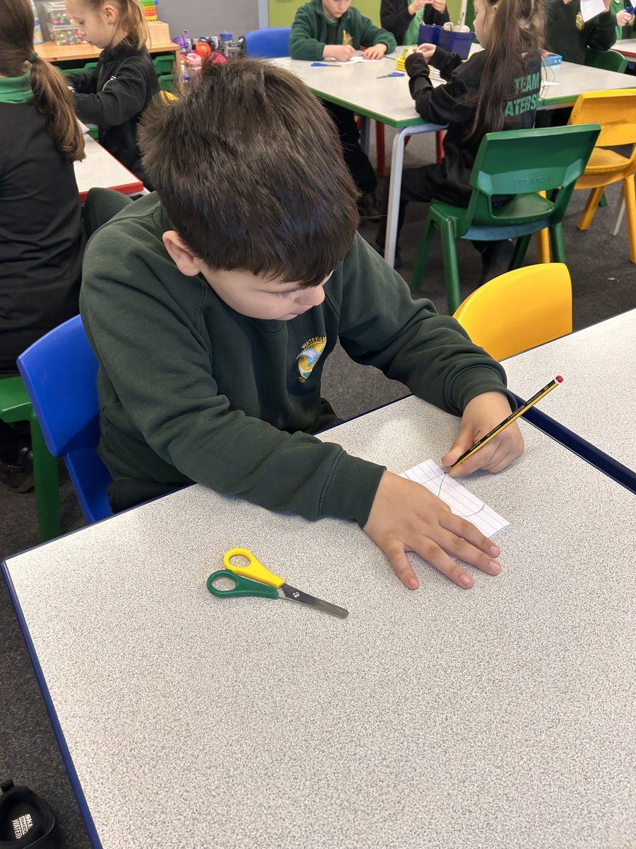 Misbourne_WPA's tweet image. Working on lines of symmetry this morning during maths! #WatersideMaths 💚