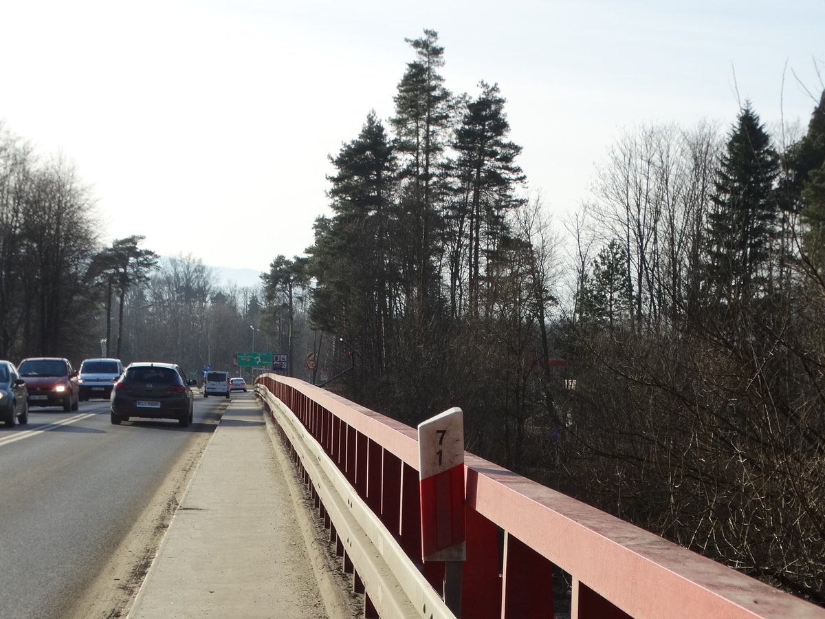 GDDKiA_Krakow's tweet photo. Otworzyliśmy oferty w przetargu🗃️
3 firmy chcą zaprojektować nowy most nad #Poprad na #DK87🌉
Stary most z 1964 r. jest już dość wysłużony.
Inwestycję planujemy na lata 2025-2027. W czasie budowy powstanie most tymczasowy między #NowySącz a #StarySącz🏗️
@GDDKiA @MI_GOV_PL https://t.co/DV9YDDbthX