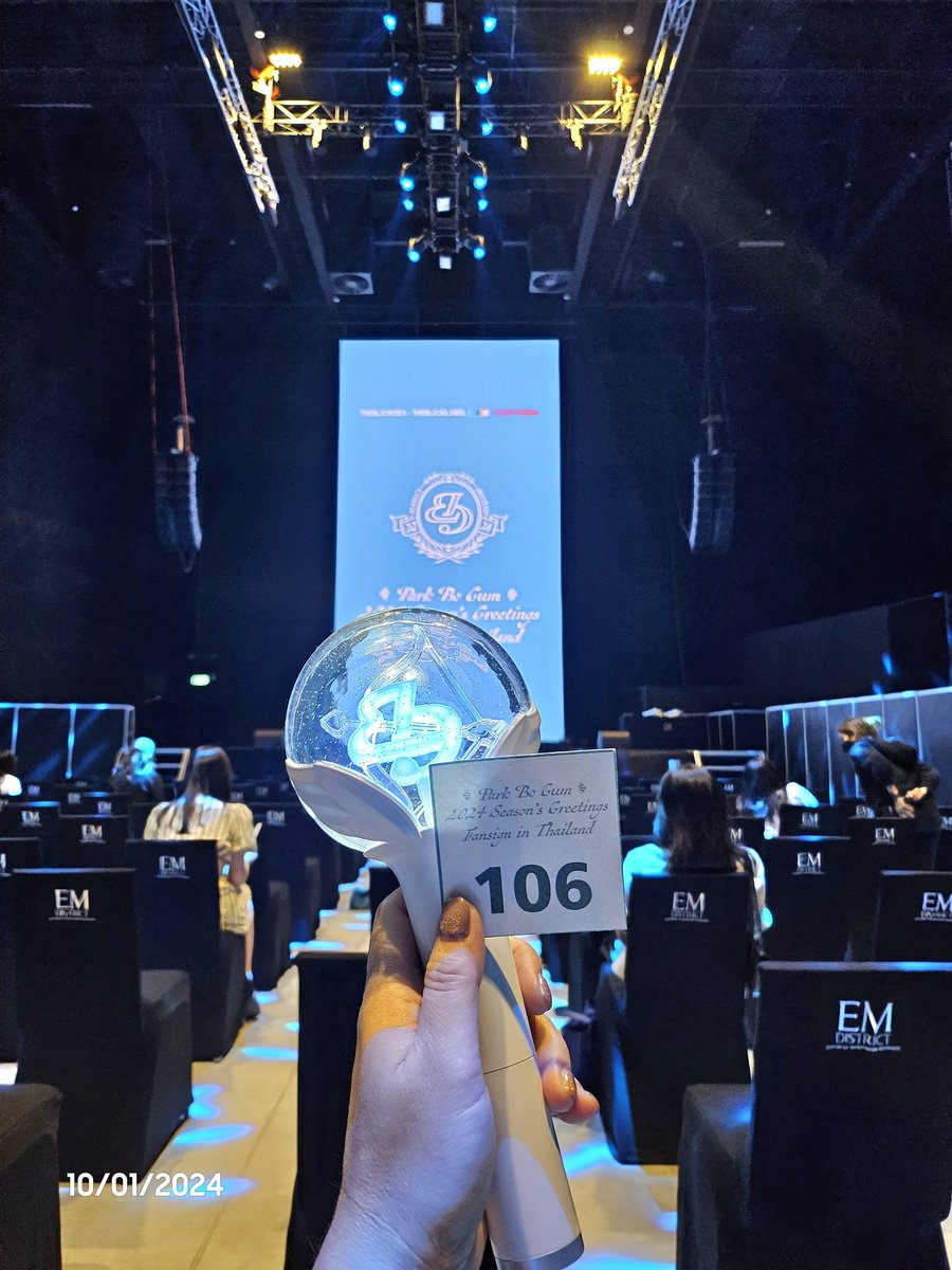 rarint's tweet photo. Best birthday gift of the year 2024 @BOGUMMY 
#jan07
#bogumfansigninthailand 
#givethank
#bethankful
#10000reasons 
#bejoyfulalways 
#youneverknowwhattomorrowwillbring 
#butiknowwhoholdmyhands https://t.co/YHSOTYYJWm