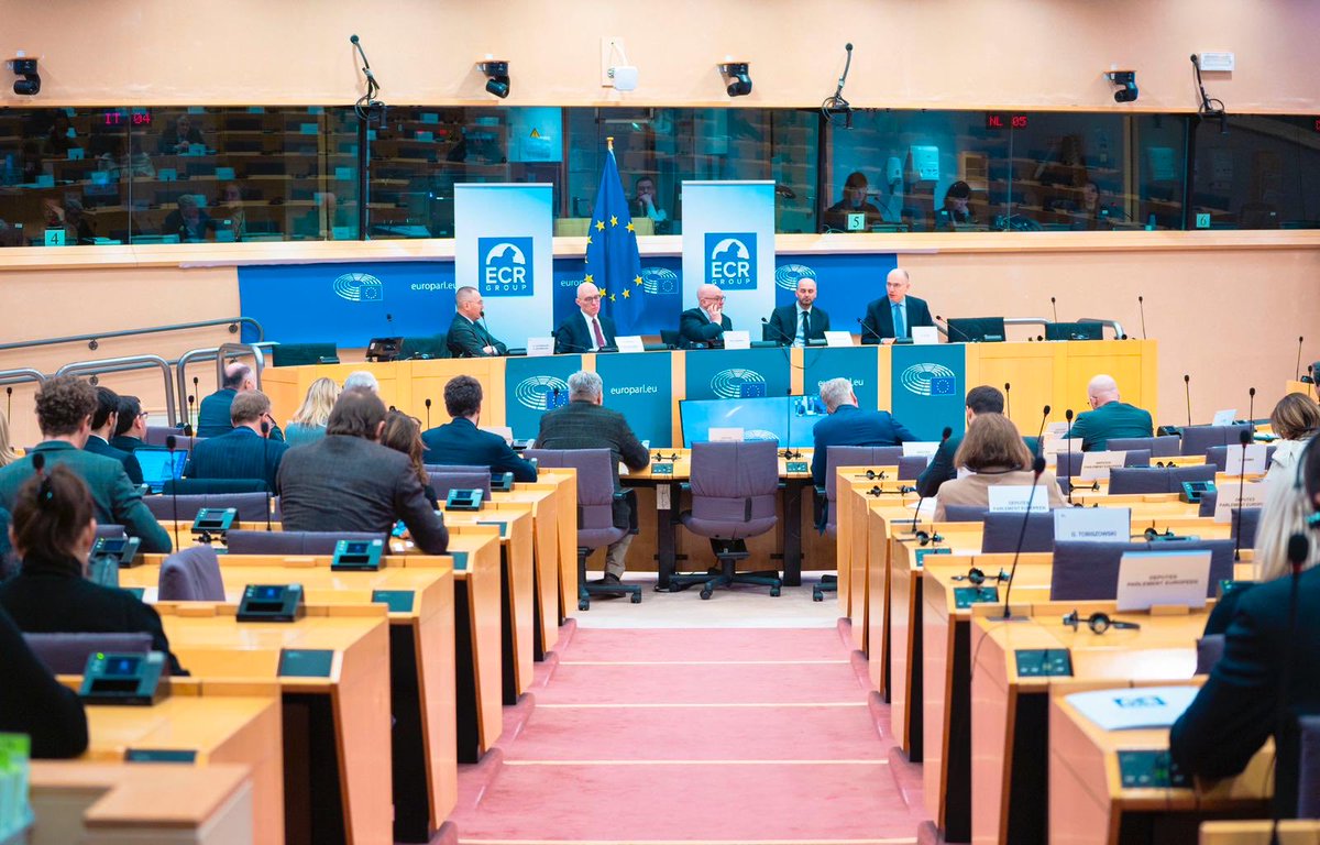 EnricoLetta's tweet photo. In Bruxelles a full day of meetings with the 🇪🇺 institutions on the future of the #SingleMarket. ⁦@DelorsInstitute⁩ ⁦@DelorsBerlin⁩ ⁦@DelorsEurope⁩ https://t.co/8jlWeXRg2d
