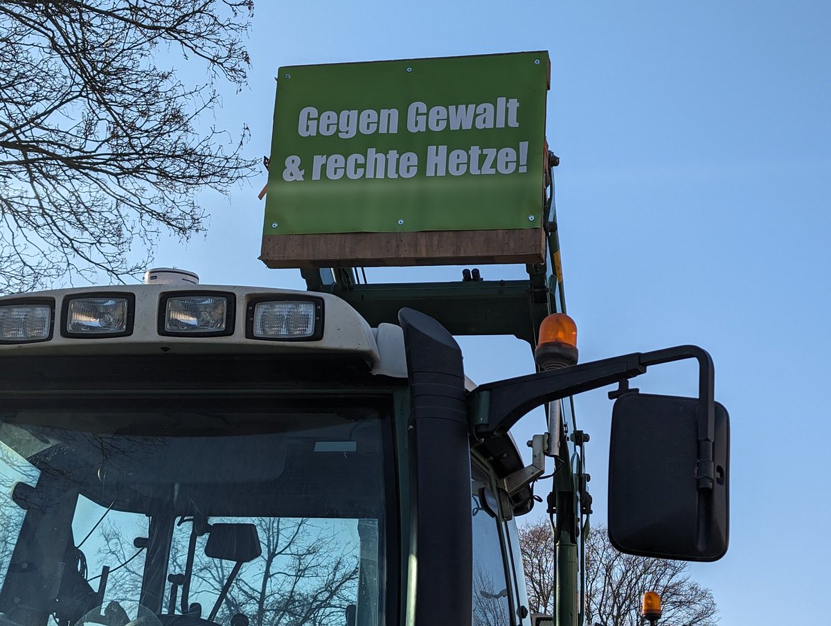 Kontraste in #Kassel. #Bauernprotest2024 #Bauernprotest