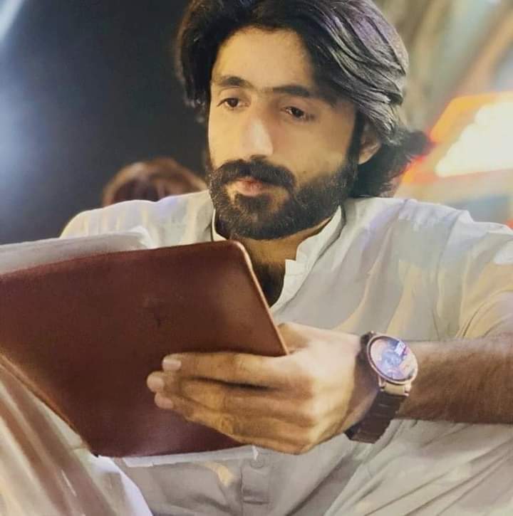 buzdr123's tweet photo. پرامن احتجاج ہر شہری کا حق ہے مگر اسی کے پاداش میں آفشین بلوچ،نصیب بلوچ،بشام بلوچ،کامران بلوچ ، سمیت سینکڑوں افراد اس و��ت غیرآئینی ،غیر انسانی طریقے سے اٹھائے گئے ہیں جن میں سے کچھ پولیس تھانے میں ظاہر کیے گئے ہیں جبکہ دیگر کو تاحال لاپتہ رکھا گیا ہے۔
#IStandWithBalochMarch https://t.co/A9KEAN8cVE