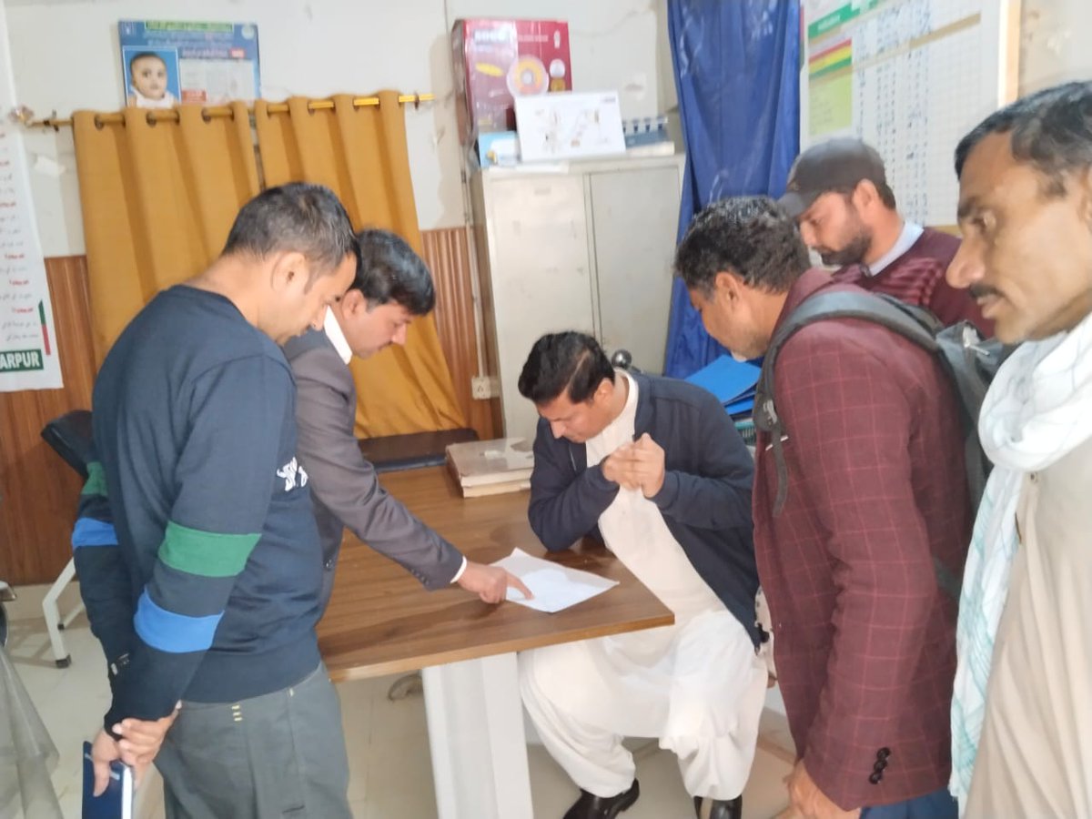 DC Shikarpur Altaf Ahmed Chachar visited LPUC Warayso of Taluka Garhi Yasin & Monitored NIDs Jan-24. DC Shikarpur verified the Vaccination Status of children from Houses, cross checked the tally sheet data & door marking done by Polio teams. He appreciated the teams work.