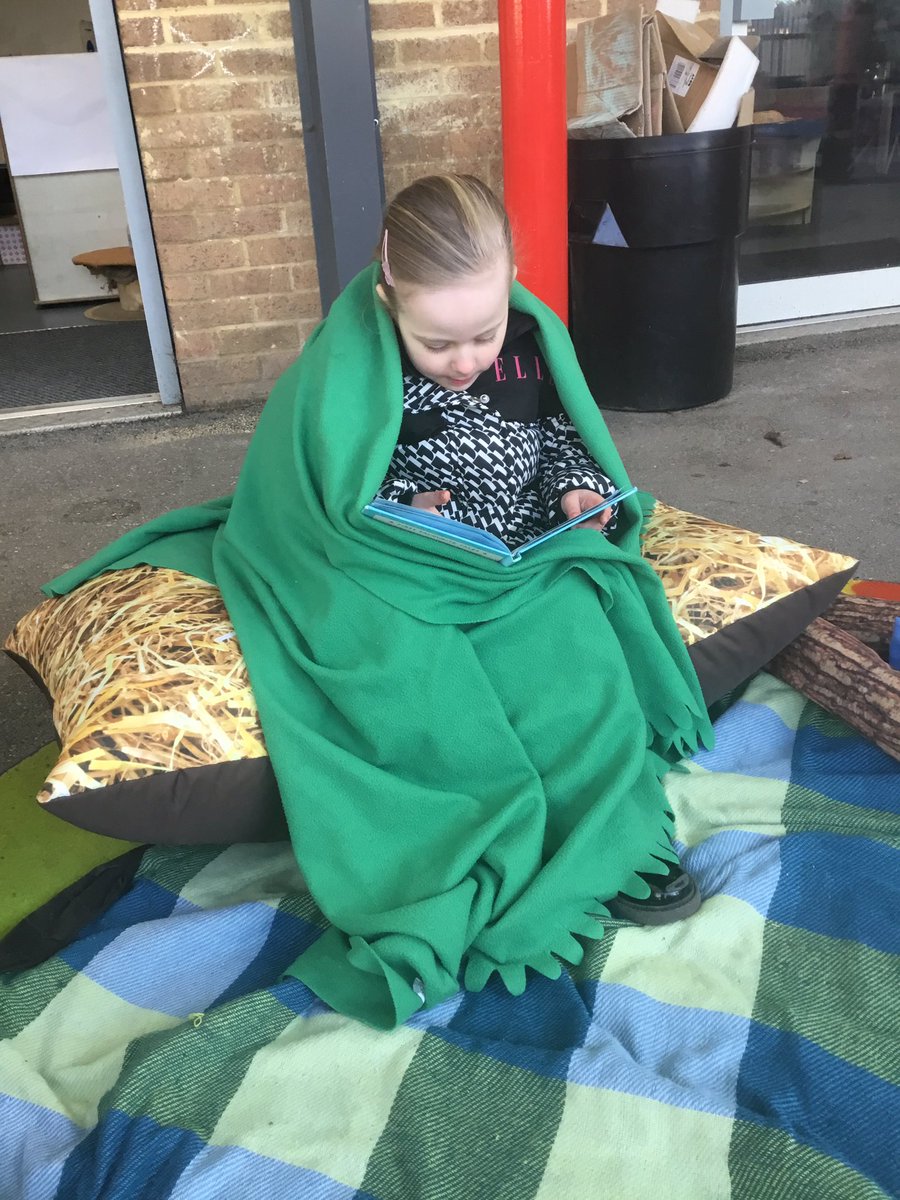 Even when the weather is cold, nothing can stop the willingness of children wanting to learn. This child has shown her love of reading. @KHPA_MrsIreland @khpa_o @d_khpa