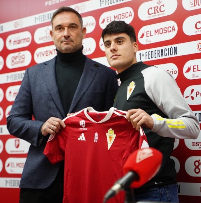 soydelceuta's tweet photo. 🎙️ #RodriRios | Recio en Rueda de prensa esta misma mañana:
🗣️ “Rodri quiere salir. Ahora mismo es jugador del Real Murcia y por mi parte seguirá hasta final de temporada”
“Veo difícil encontrar una solución para encontrar recambio de el y eso provocaría que siguiesen” https://t.co/N5EhDAnwoP