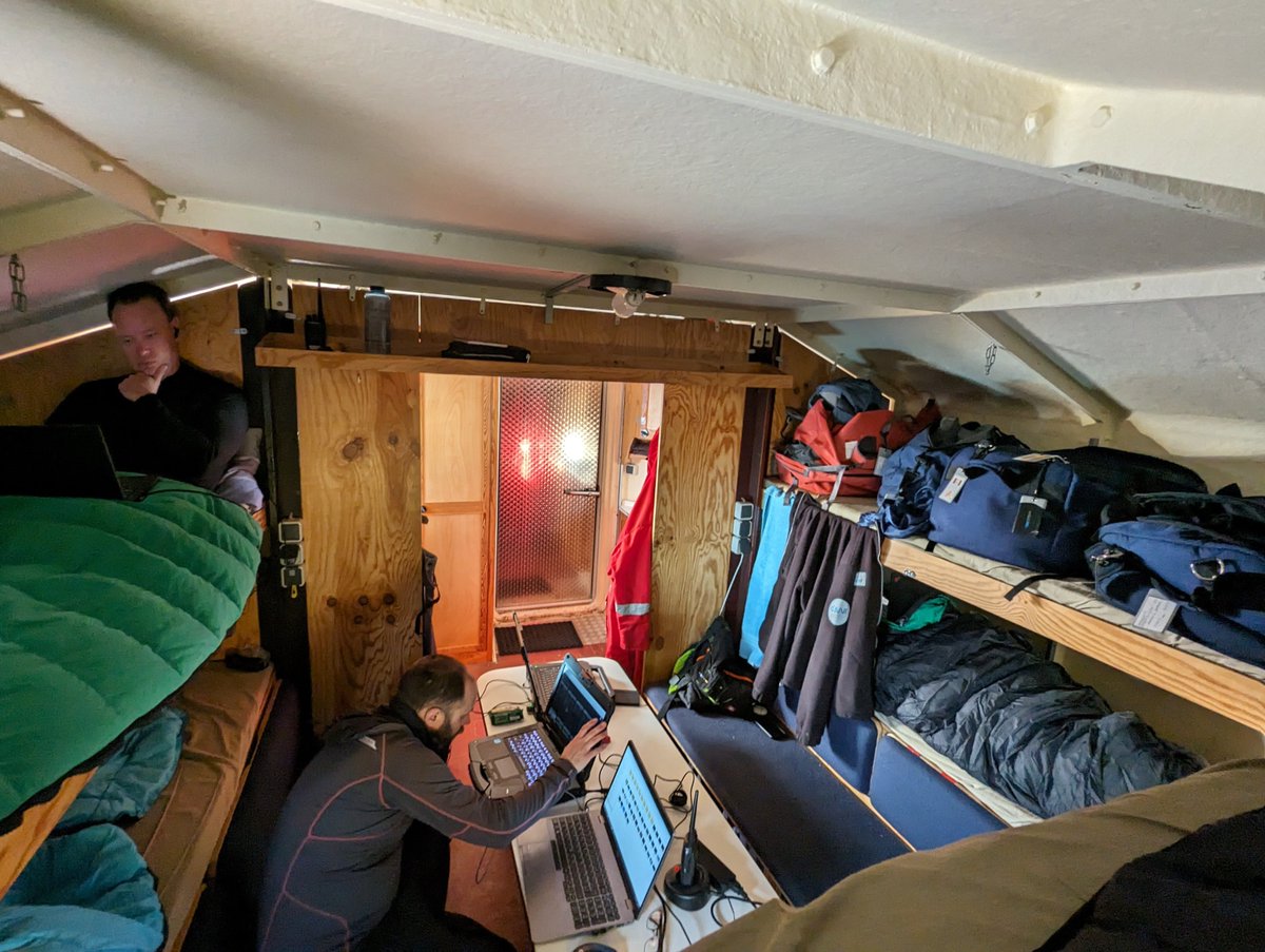 TRIPLE_IceCraft's tweet photo. A little insight into our daily work routine. During the shifts in which we control the IceCraft while drilling, the Kabause serves as an office, bedroom, kitchen and dining room all in one. Pretty cozy 😊. #IceDrilling #0fficeLife #ShiftWork https://t.co/CtOVb8sOLb
