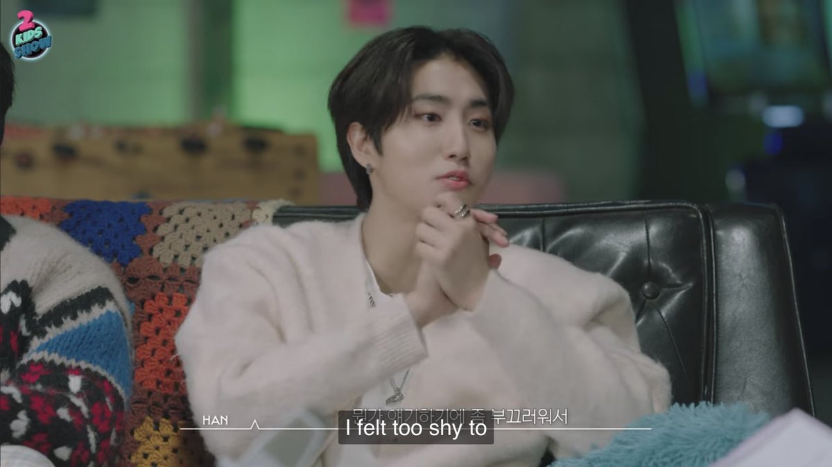 golflefleur's tweet photo. han trying to find metaphors for him and lee know’s relationship then admitting that he was actually too shy to say (what he actually thinks) that he feels like lee know is the air that surrounds him https://t.co/Zhoz5AyZEs