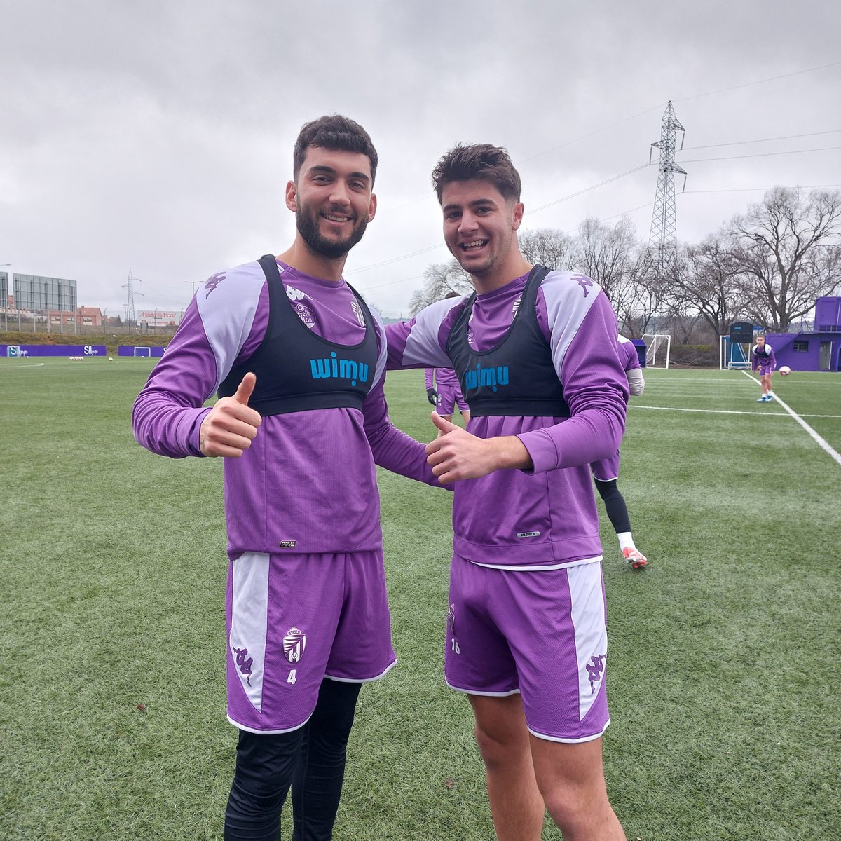 RVcantera's tweet photo. 🙌🏻💜 ¡Adri Gómez y Jesús Martínez están de vuelta!

#pucela #RVPromesas https://t.co/XOxIehfNcz
