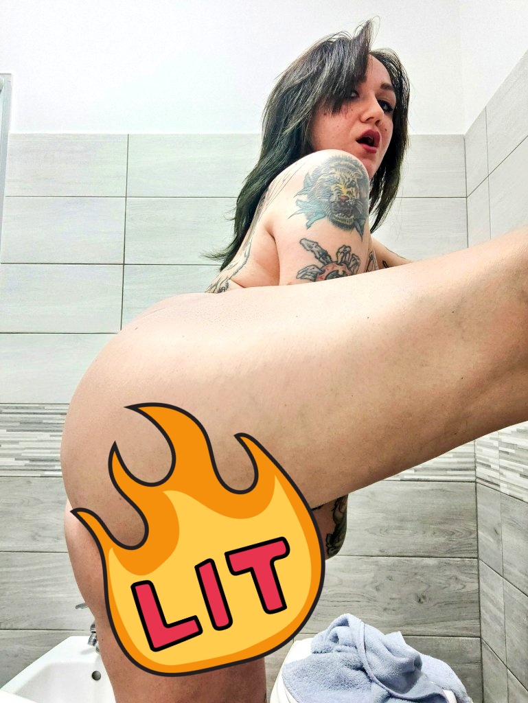 RedFoxy12 🍑💦 tweet media