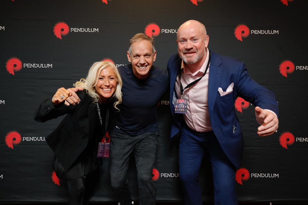 PendulumSummit's tweet photo. Some of our #pendulumsummit attendees getting pics with our first speakers of the morning @drjuliesmith @MandyHickson Charlie Engle 😎 #nextgenerationtransformation https://t.co/TSJqEAjZqn