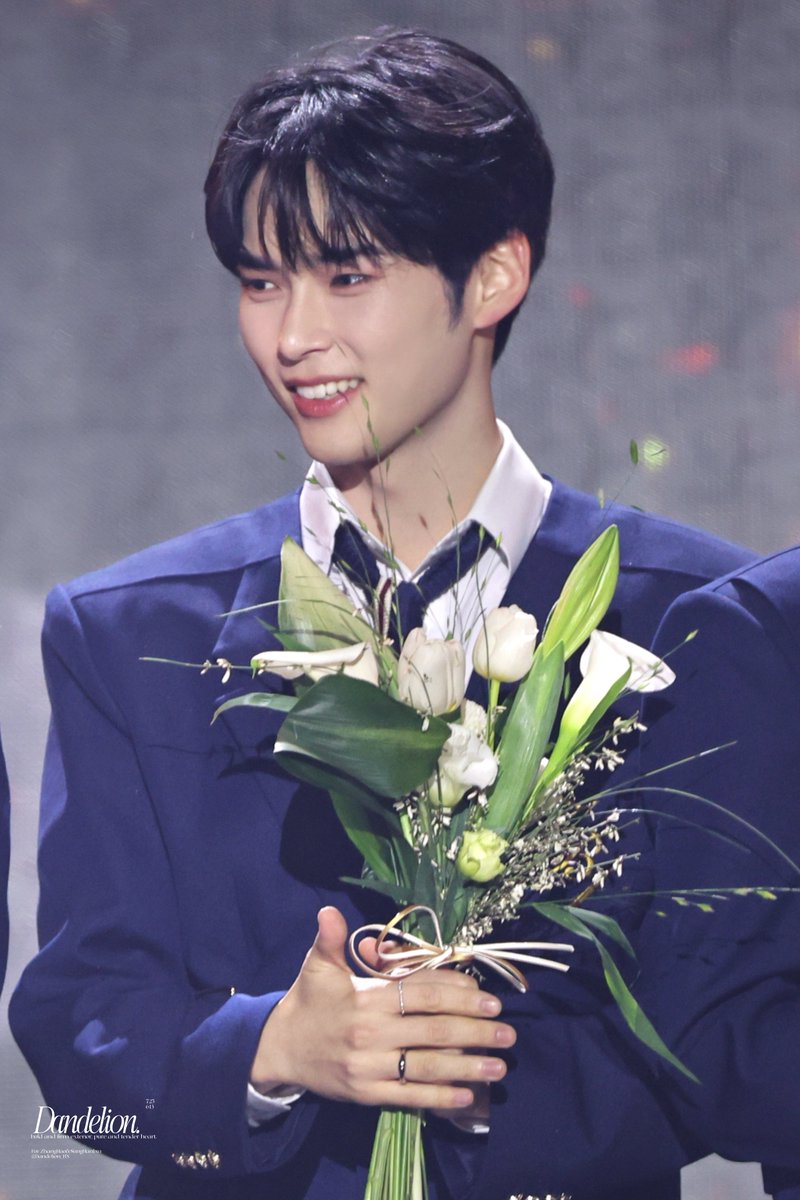 Dandelion_BN's tweet photo. 240110 CCMA HQ

#ZB1 #ZEROBASEONE #제베원 #제로베이스원 #성한빈 #SUNGHANBIN  #ソンハンビン https://t.co/W7qNeuJZSZ