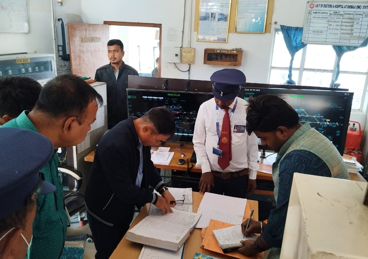 Prioritizing safety features, ADRM/TSK accompanied by Sr.ADEN/SPTR, conducted a thorough inspection encompassing Dhemaji, North Lakhimpur, Gogamukh & LC Gate No. RM-286/SPL. The inspection included interactive sessions and counseling for the staff to reinforce safety measures.
