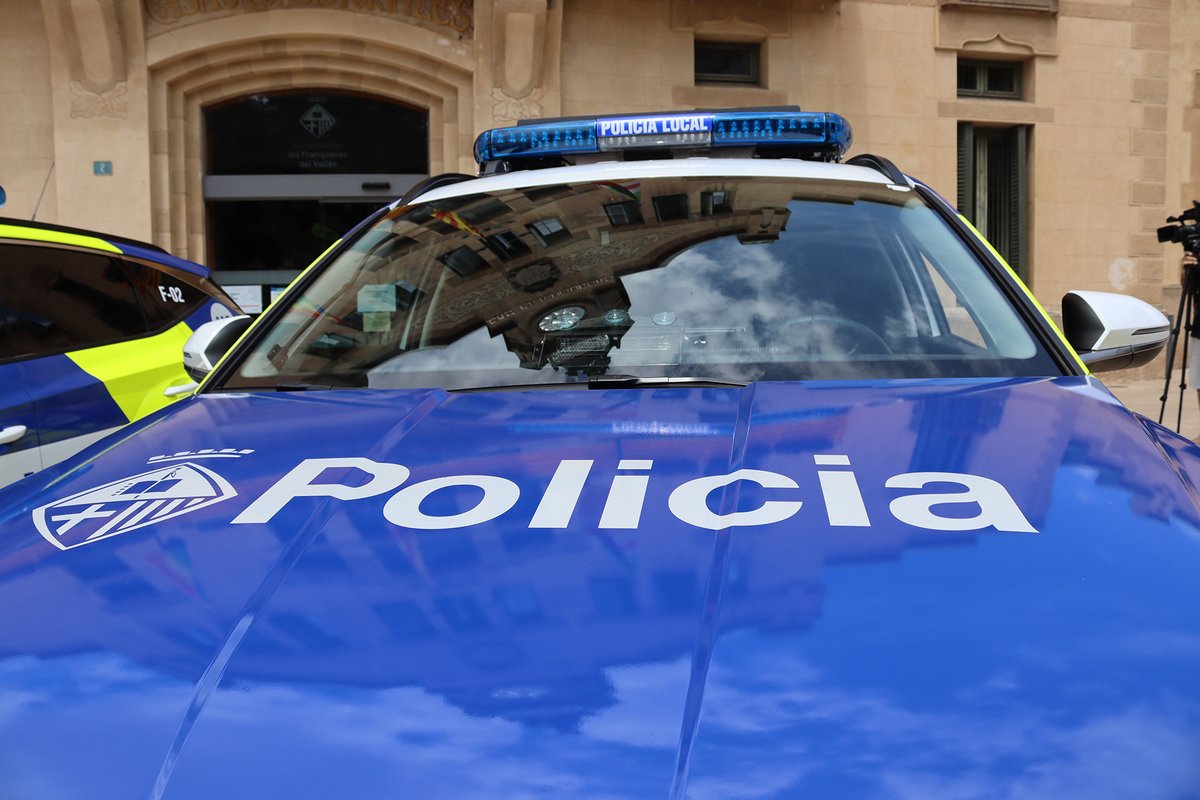 lesfranqueses's tweet photo. Un detingut per possessió i pressumpta distribució de drogues durant una patrulla en la què ha participat la unitat K09, la unitat canina de la Policia Local de #lesFranqueses. Podeu llegir més informació a https://t.co/SxMWOiwmFe https://t.co/HCbwpM8NkZ