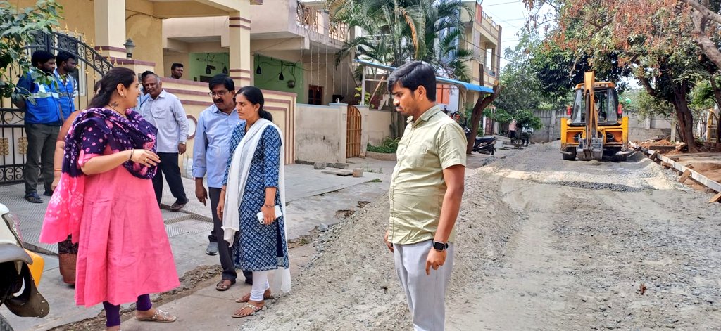 AdarshSindhu's tweet photo. Inaugurated ccroad works worth 8lakhs in BDL colony and monitored ongoing community hall works worth 1.69cr in Bombay Colony today.

 @BRSHarish @KTRBRS https://t.co/TpmHqfRcQ3