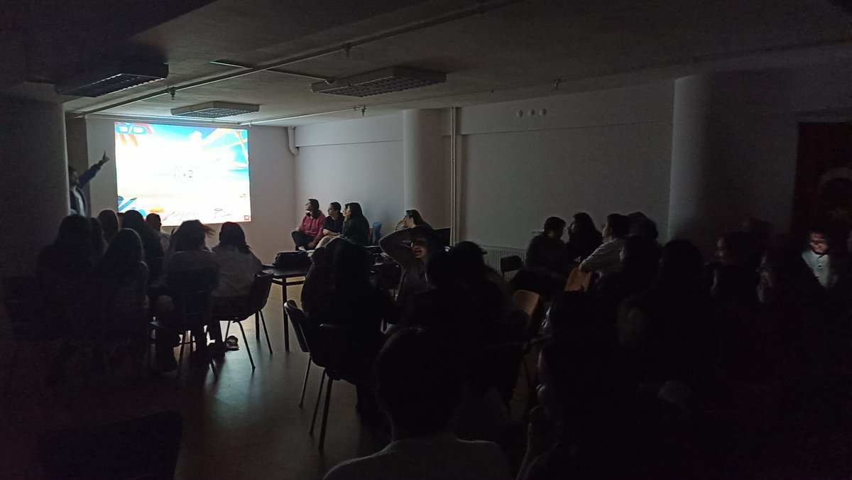 GSB_NazilliGM's tweet photo. KAHOOT Bilgi yarışmamızı Sultanhisar Kyk yurdunda gerçekleştirdik. 👍 Gençlerimizle bilgi dolu eğlenceli zamanlar geçirdik.
#MerkezimHerYerde https://t.co/alTfKyZkwu