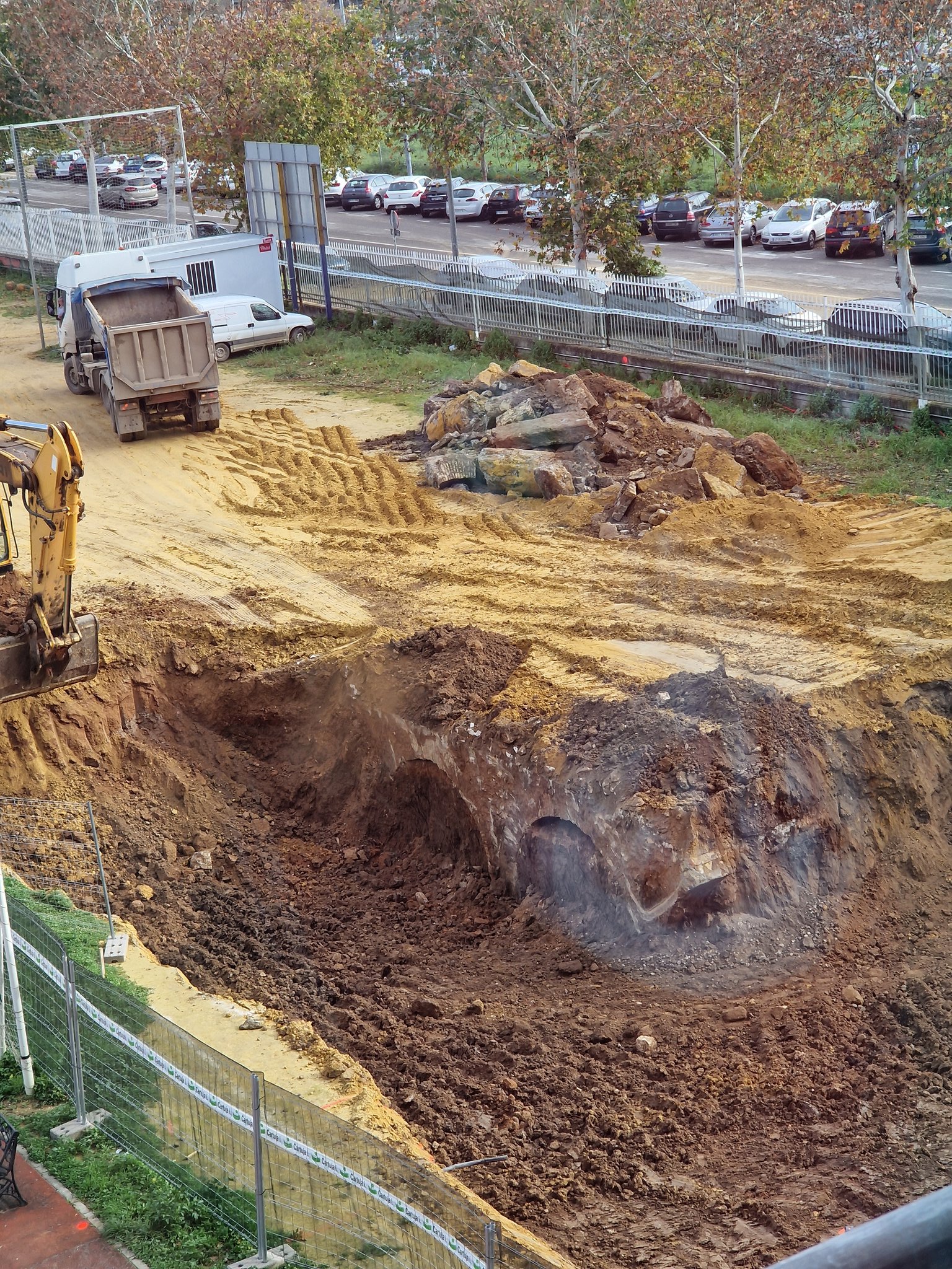 Tremendo puro le van a caer a esta gente, descubren acueducto y siguen con las obras