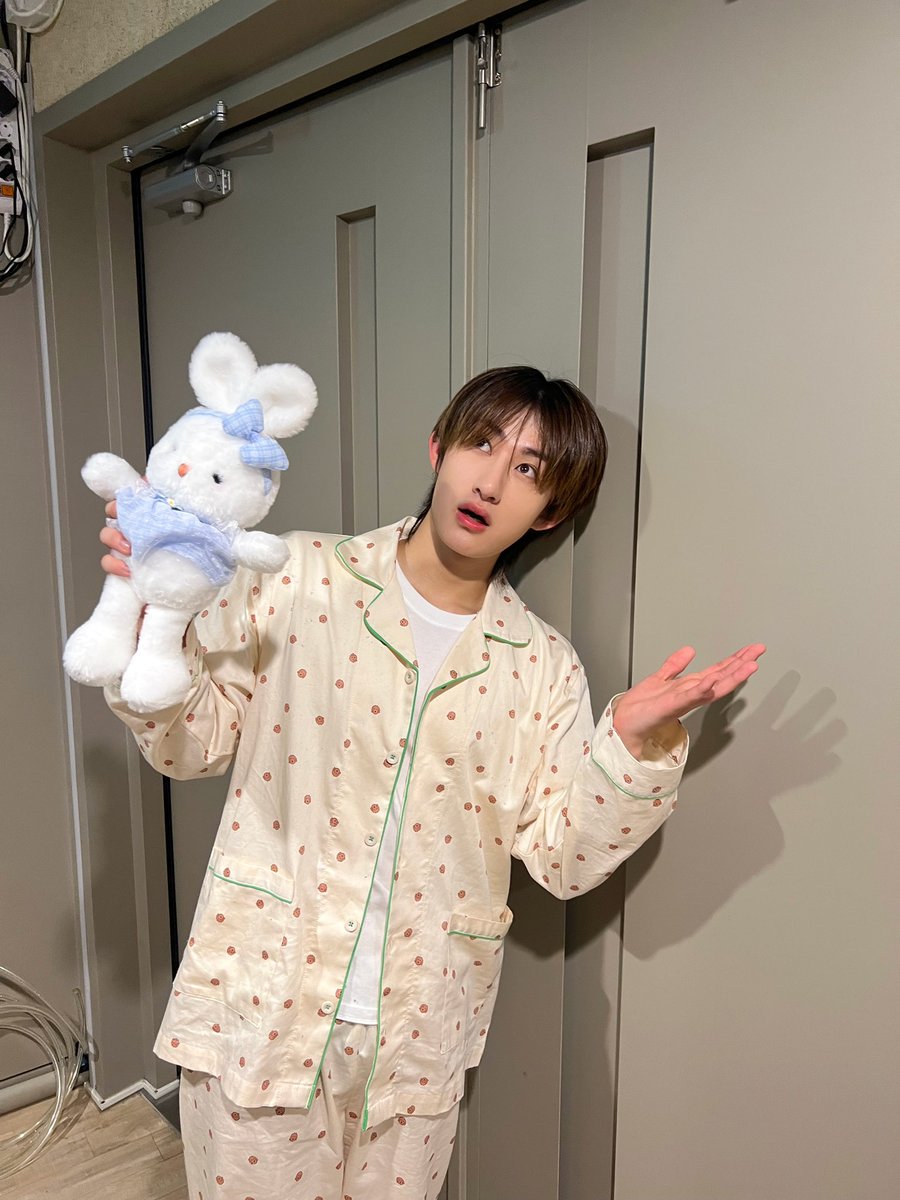 TOZ_YYent's tweet photo. [#HART]

1. yo bunny I was thinking…

2. what’s the meaning of life?

3. 🐰 “to always make topaz happy, duh 🙄 what else” 

4. you are aggressively so absolutely right thank you bunny 

#TOZ #ハルト https://t.co/dTgeuJ7ui4