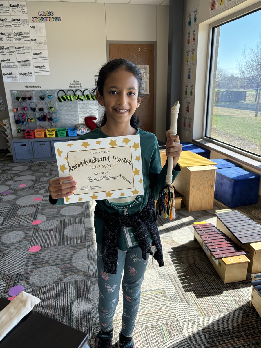 MissHarmony307's tweet photo. Congratulations to, PRISHA! She is joining our Recorder Grand Master ranks!!! 🎉🎉🎉🎉🎉 

#rjlyear10
#musicwithmissharmony
#rj10ve
#recorder 
#elementarymusic https://t.co/7RICdUXMpP