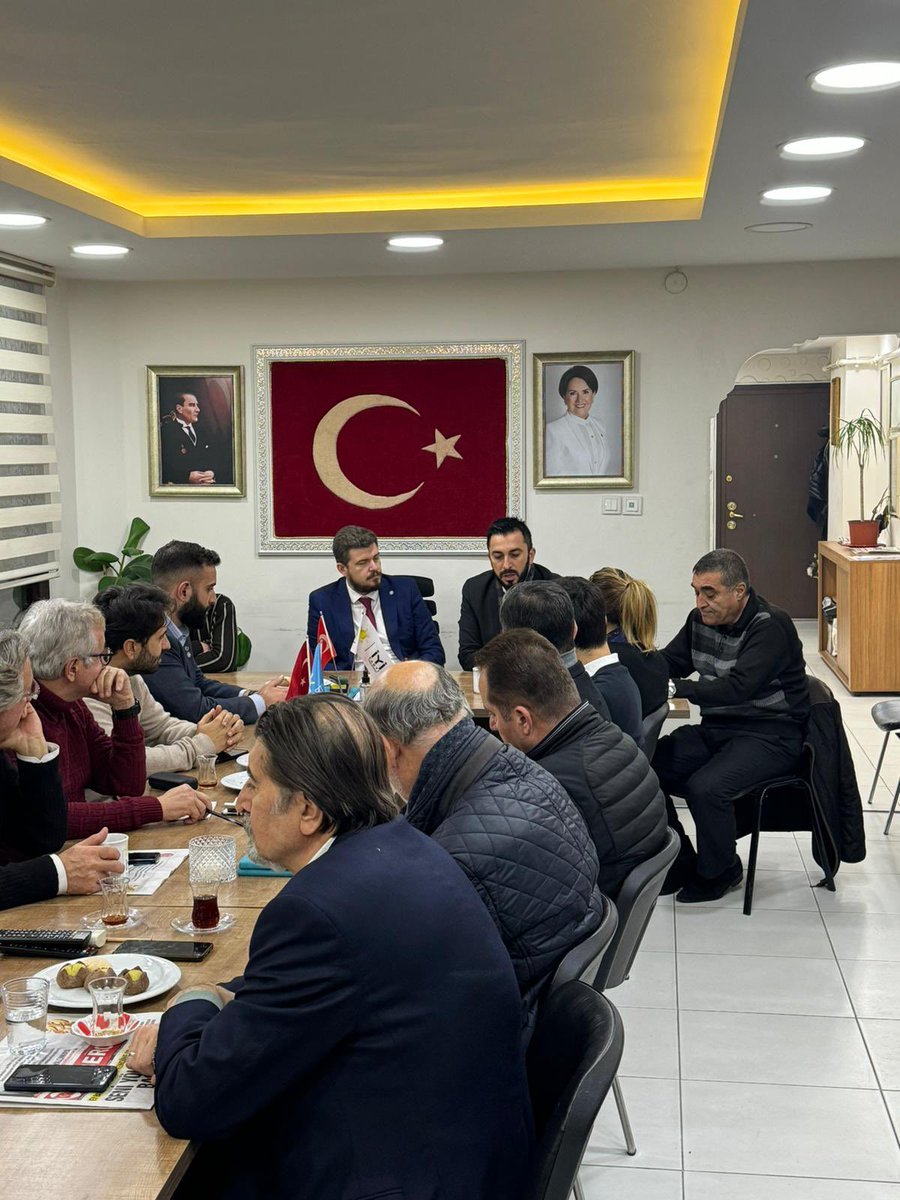 İstanbul İl Başkanlığı Parti İçi Eğitim Başkanlığımızca 'Sahadan Sorular ve Saha İletişimi' üzerine toplantımızı ilçemizde gerçekleştirdik. 

İl Başkan Yardımcımız Sn. @GunesOcalan ‘a bu güzel toplantıyı organize ettikleri için teşekkür ederiz. 

Bakırköy İYİ Belediyecilikle