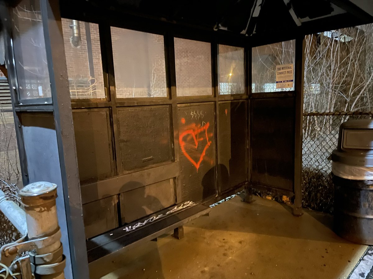 gpnachicago's tweet photo. @metraUPNW can we get this cleaned up at the Gladstone Park station, please?  Thanks! https://t.co/miLsCQX2q5