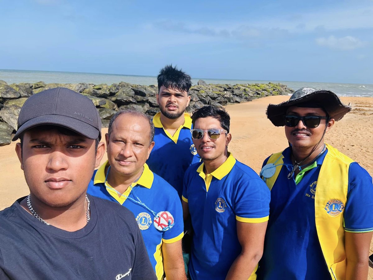 Navodha_Thamel's tweet photo. Another successful project by THE LIONS CLUB INTERNATIONAL.
#beachcleanup
#SriLanka 
#lionsclubinternational
.
.
.
.
.
.
.
.
.
.
.
.
#NavodhaThamel https://t.co/4xAVUFiaoM