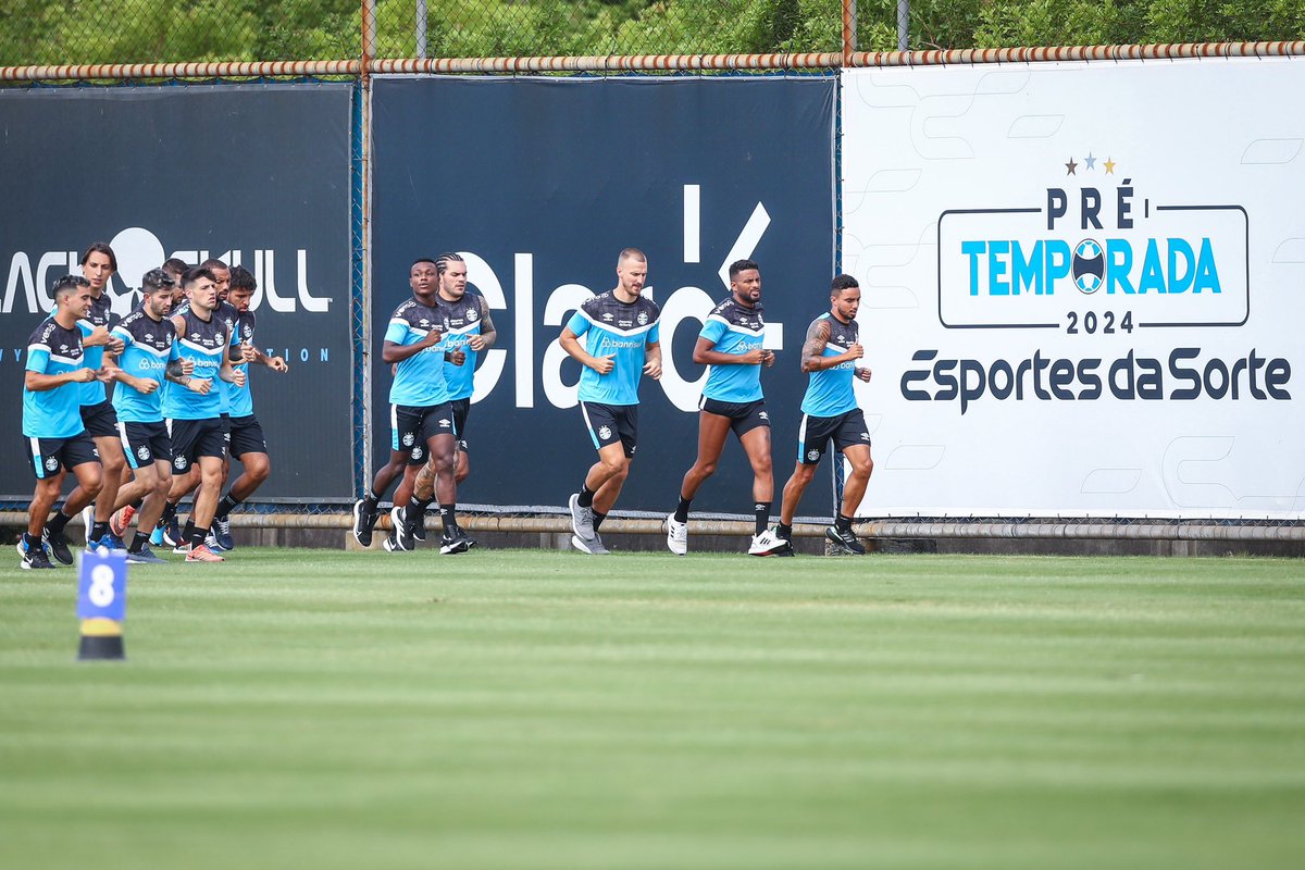 Iniciando a minha primeira pré-temporada com o <a href="/Gremio/">Grêmio FBPA</a> .
Que seja um ano de muito trabalho, suor e conquistas. Vamos Tricolor! 🇪🇪🙌💪