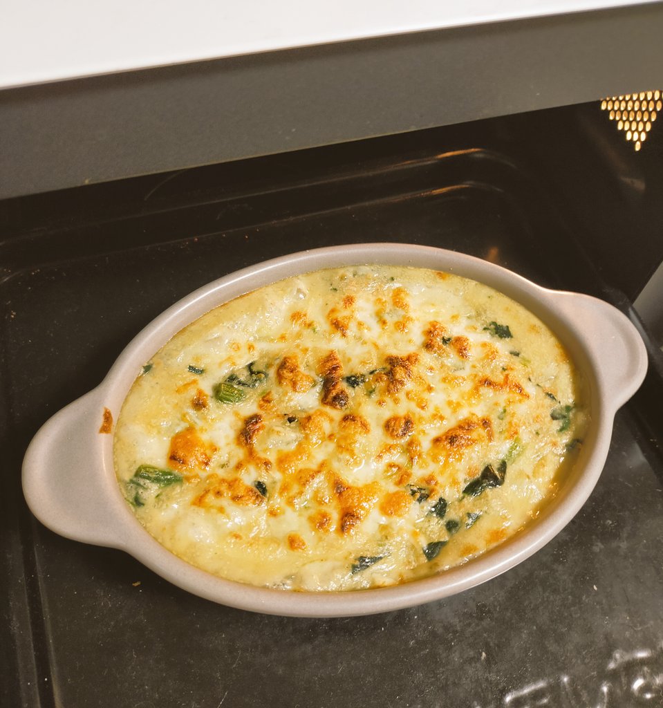 昨日買ったグラタン皿でグラタン作った！
中身は昨日のクリームシチュー