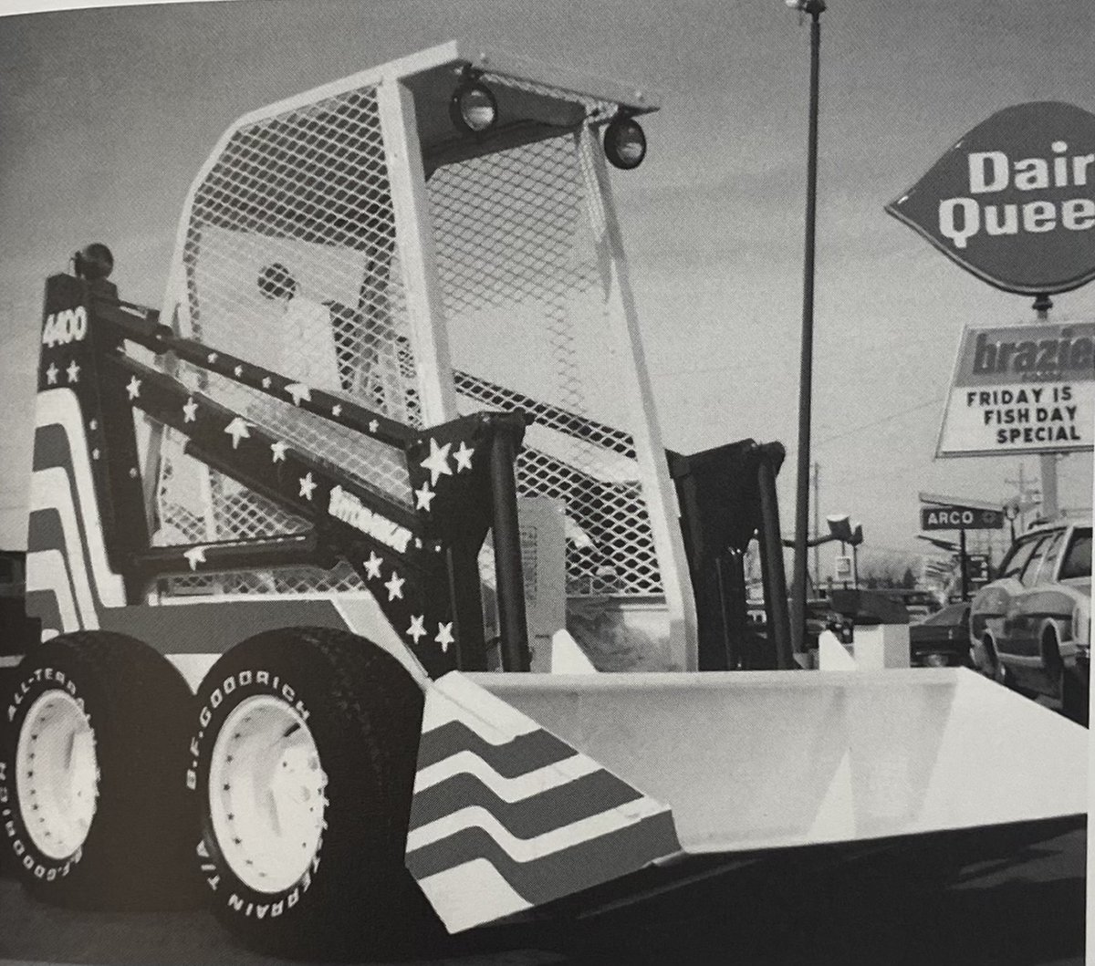 #Throwback Thursday with this brilliant picture all the way from Las Vegas 🇺🇸 Gehl HL4400 skidsteer in 1976! (Picture by Gehl Compact Equipment) #TBT #Gehl #skidsteer