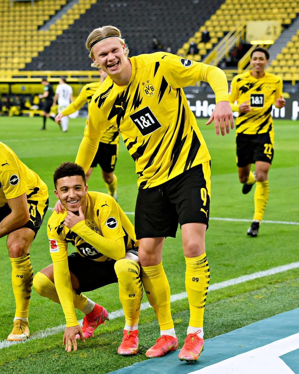 B24PT's tweet photo. Dortmund chegou mesmo a ter Haaland, Bellingham e Sancho juntos na mesma equipa 🫨 https://t.co/hWvx0Ldj7S