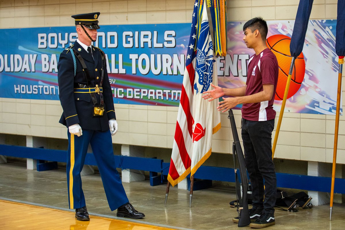MDW_USARMY's tweet image. Our Joint Armed Forces Color Guard visited with and demonstrated how to present the colors to JROTC students from @HoustonISD and @HumbleISD this week while in Houston for the @CFBPlayoff #NationalChampionship game. #jrotc #BeAllYouCanBe #GoArmy