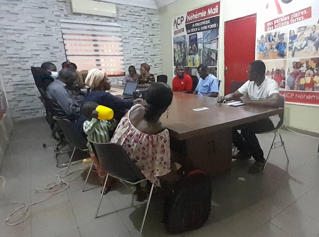 NavigateursMali's tweet photo. Le ministère Navigateurs du Mali a clôturé ses activités le 16.12.23. C'était aussi le moment de planifier l'année 2024 et  réaffirmer les engagements à faire avancer l’Evangile de Jésus et son Royaume dans les nations.

#TheNavigators #Evangile #Mali https://t.co/YplYVvUA0U
