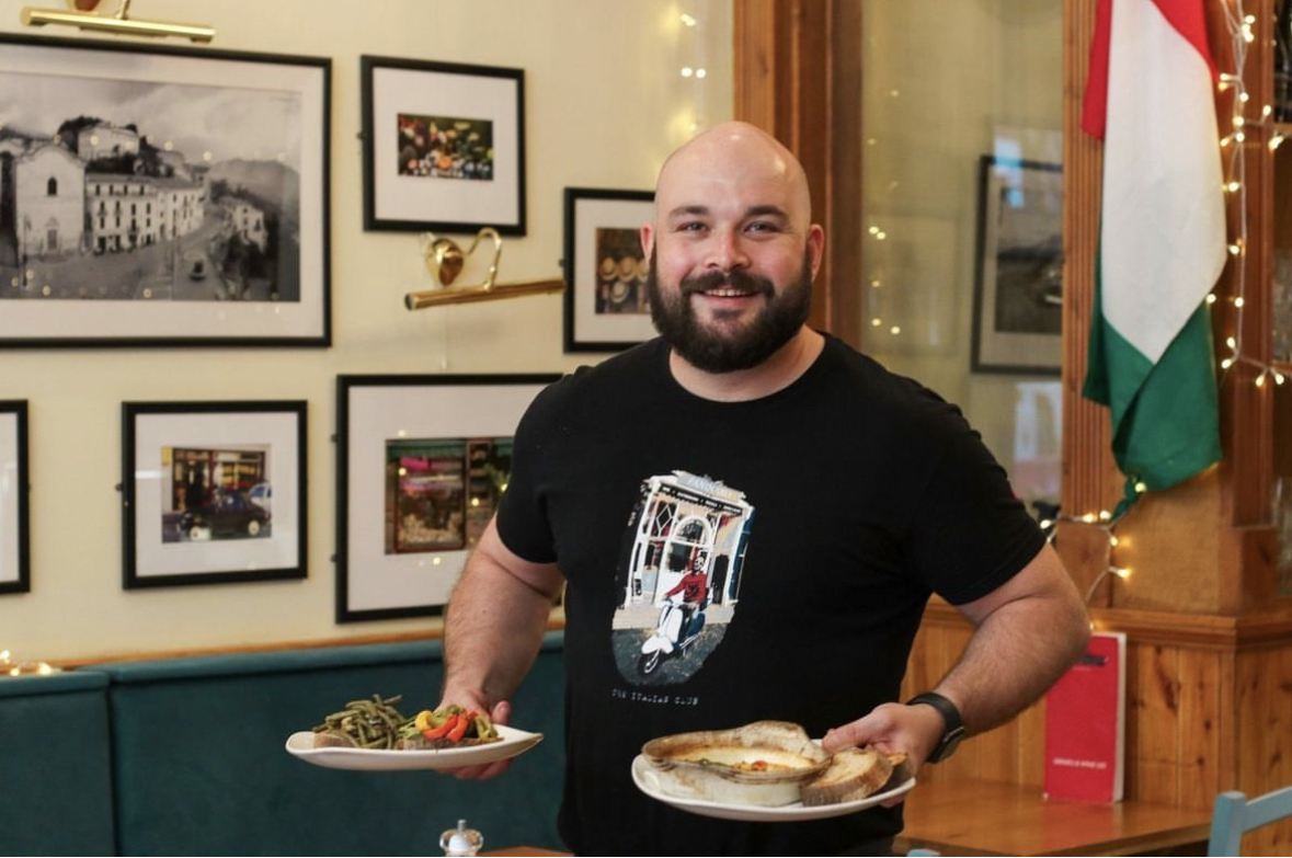 Service with a smile 😍

#theitalianclub #italianfoodlover #wheretoeat #authenticfood #familyrun #italianrestaurant #liverpoolrestaurants #liverpoolfood #liverpooleats #italianeats #liverpoolfoodie #foodiesofinsta #italianfoods #boldstreet #supportlocalbusiness