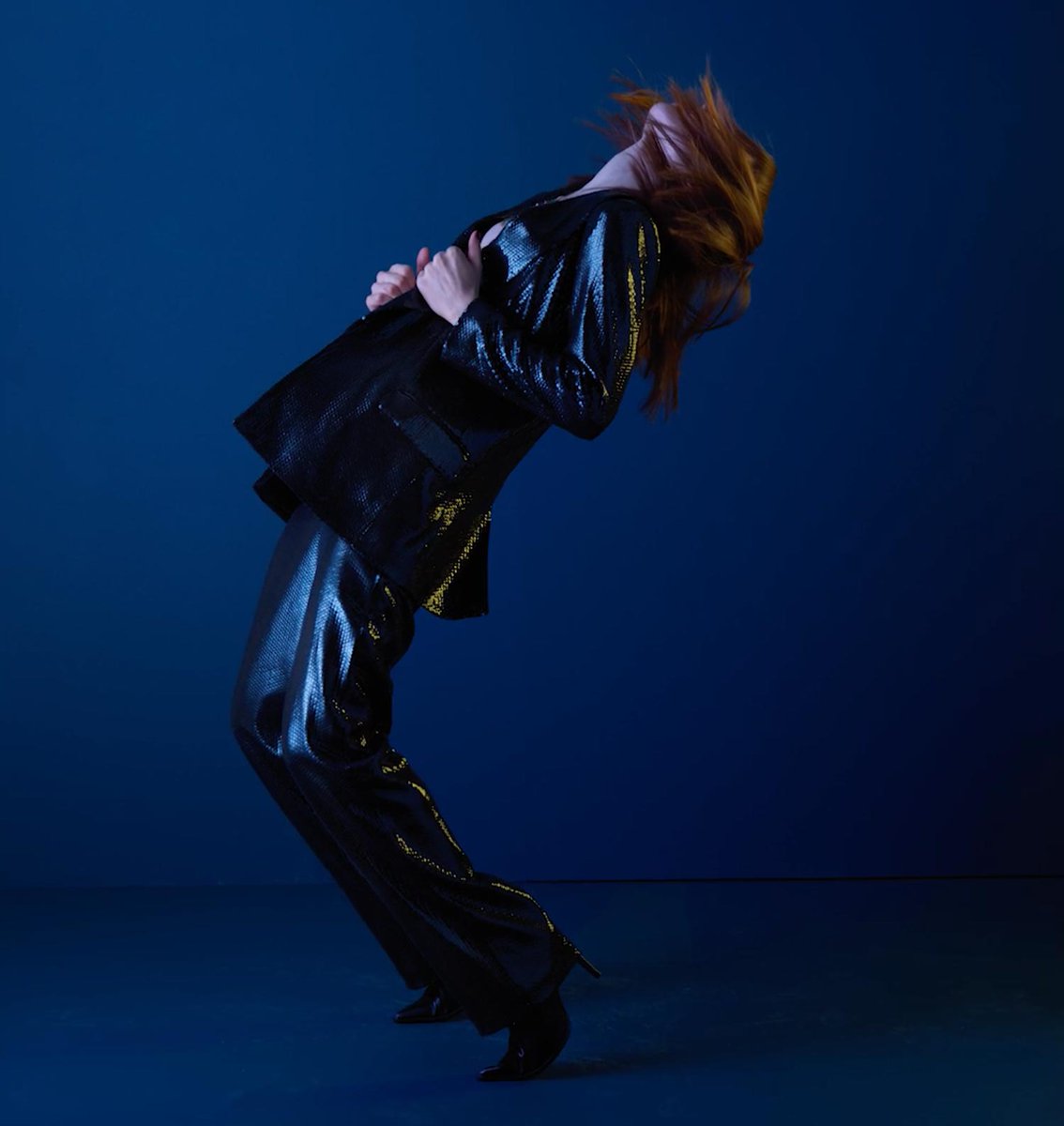 We are excited to announce that our NEW class, ‘Deep Blue Fashion Shoot,’  is out now!

In this class, Karl skilfully captures our model Britanny's incredible energy as she dynamically twists to add expression and narrative to the images.  

visualeducation.com/class/deep-blu…